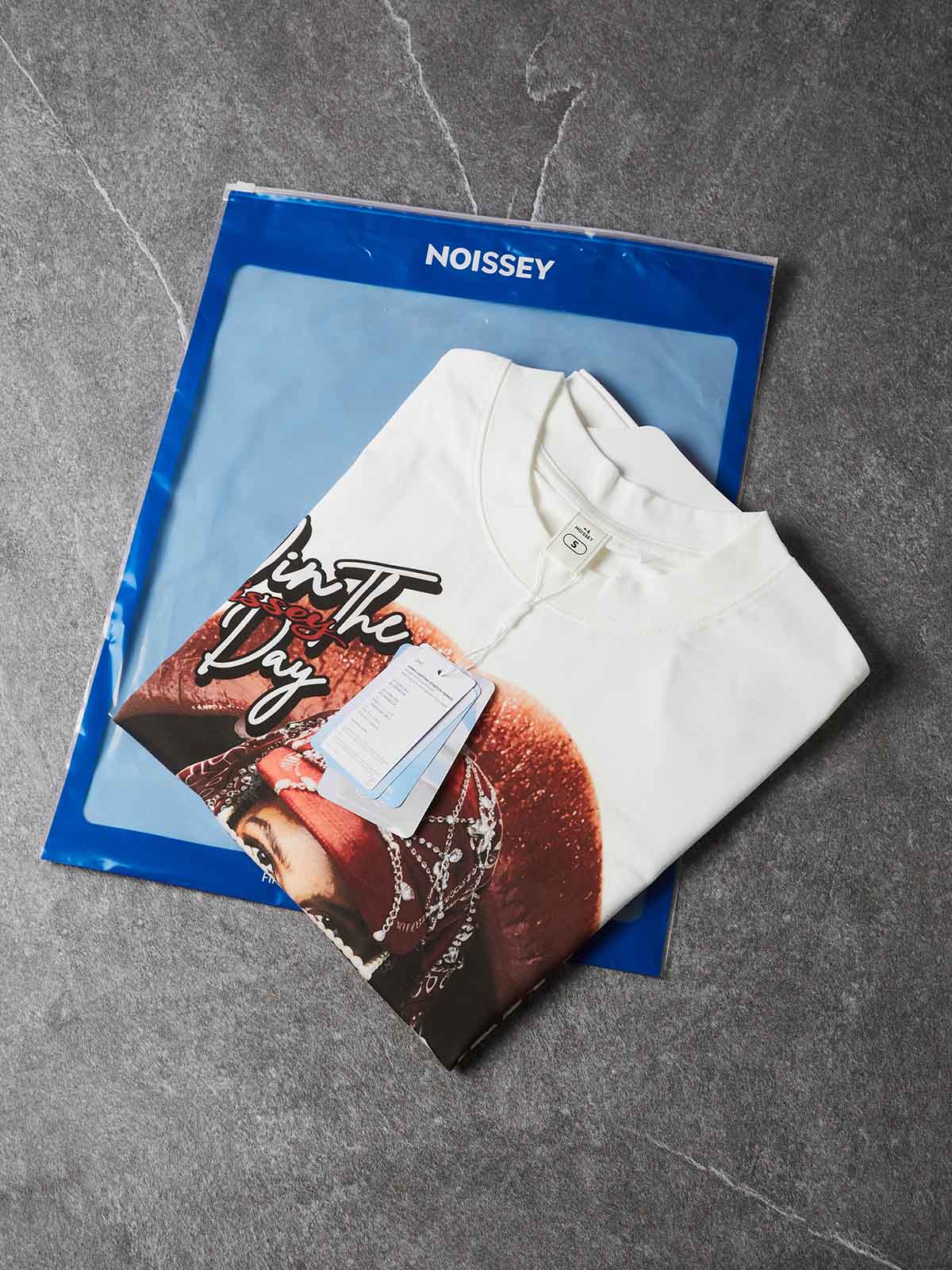 NOISSEY Red Lips Pearl Boxing Girl Graphic T-Shirt - White Oversized Streetwear Tee