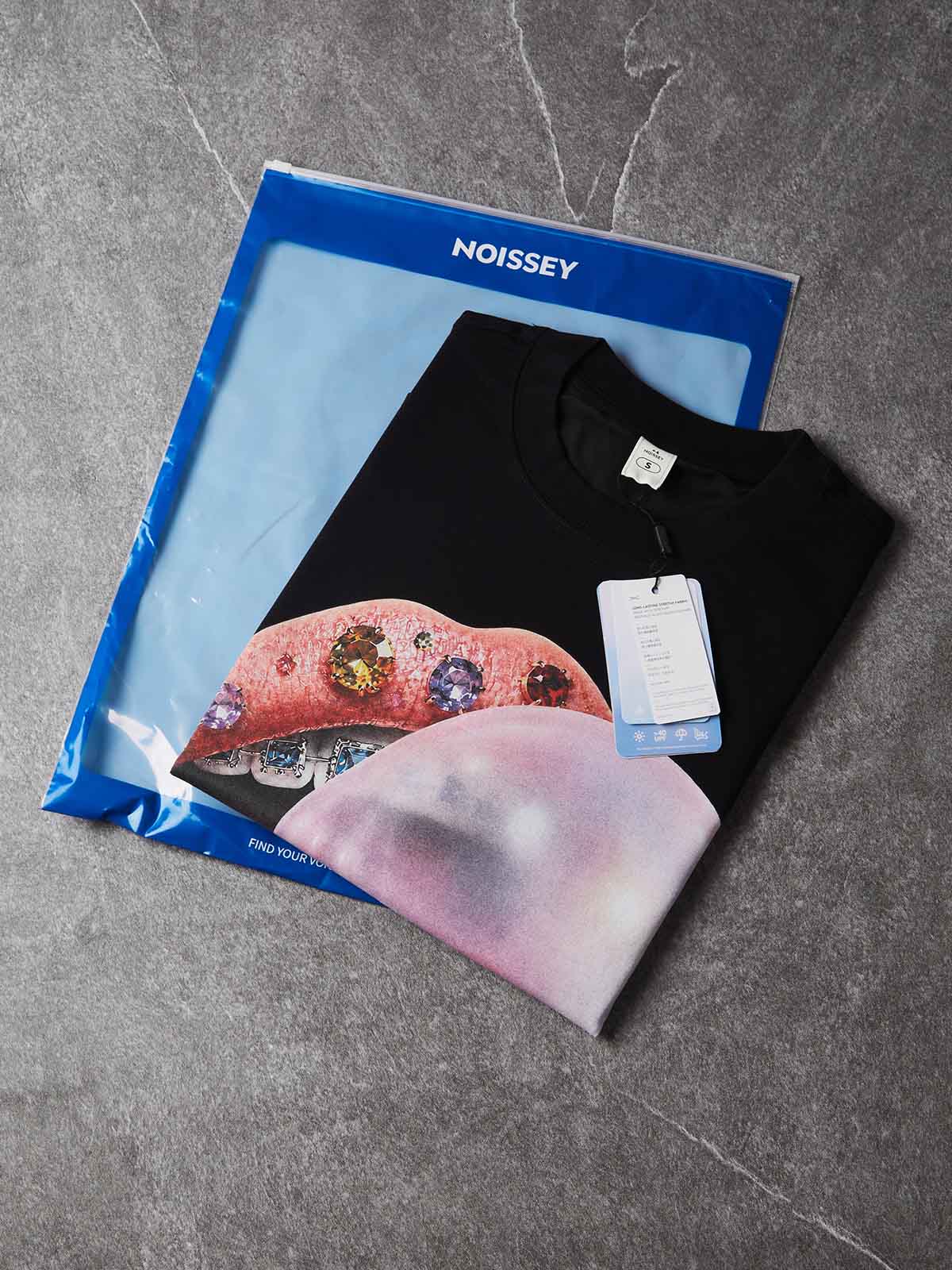 NOISSEY Jeweled Lips Bubblegum Boxy Graphic Tee - Y2K Punk Streetwear Shirt