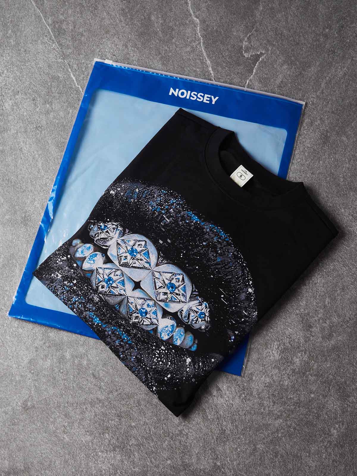 NOISSEY Glitter Sapphire Iced-Out Lips Faux Layer Long Sleeves