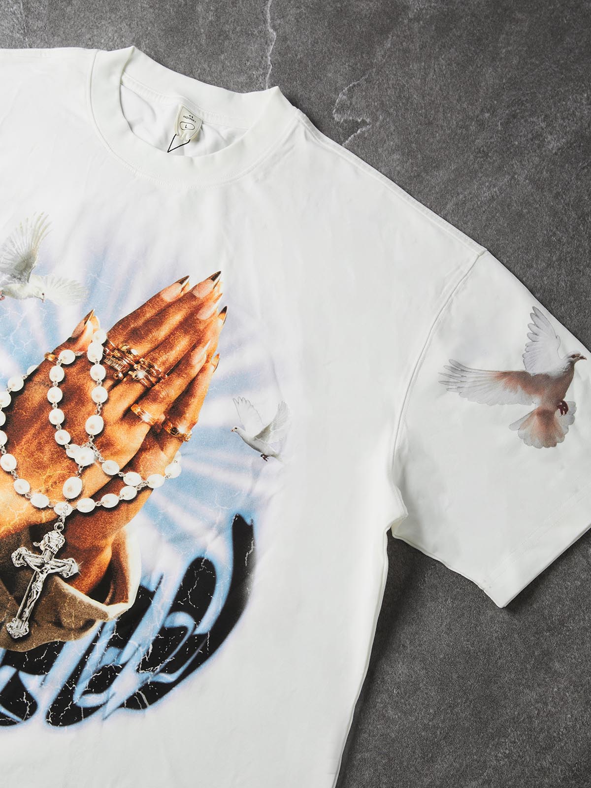 NOISSEY Praying Hands Pearl Rosary Graphic Heavyweight Tee - Crisp White Streetwear Shirt