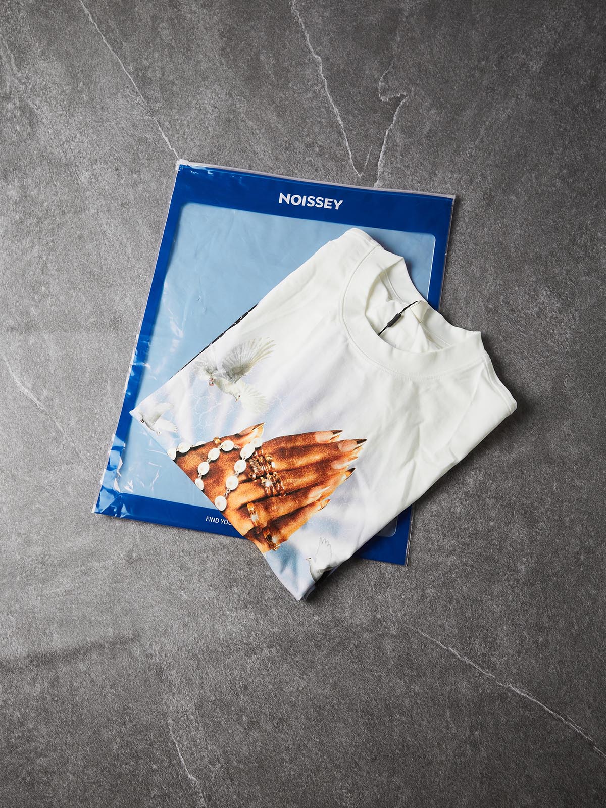 NOISSEY Praying Hands Pearl Rosary Graphic Heavyweight Tee - Crisp White Streetwear Shirt