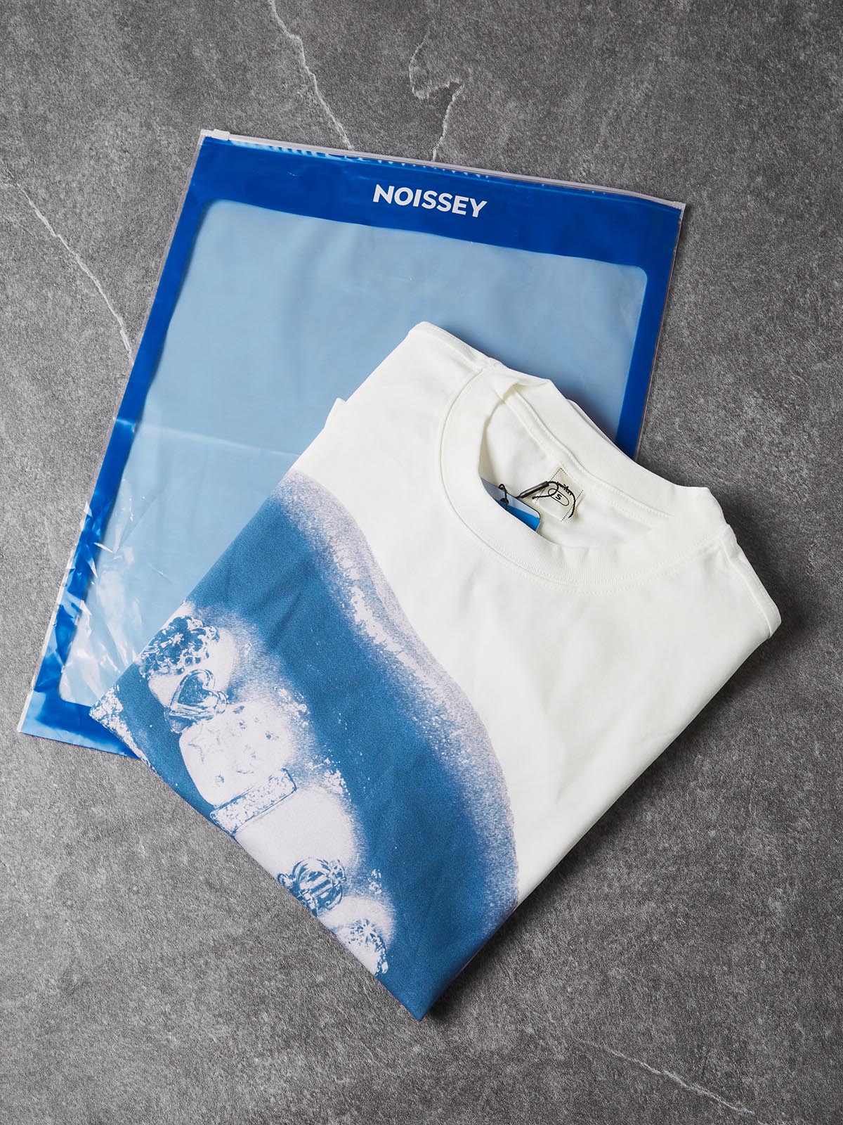 NOISSEY Blue Cyan Grillz Lips Graphic Long Sleeve Tee - White