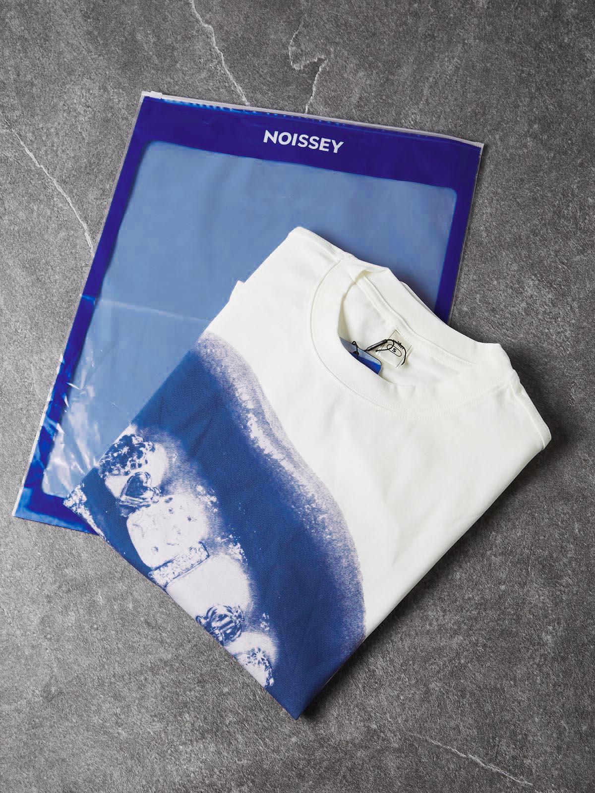 NOISSEY Blue Cyan Grillz Lips Graphic Long Sleeve Tee - White