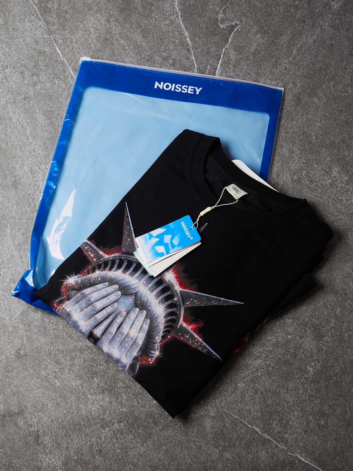 NOISSEY "Burning Liberty" Rhinestone-Effect Face-Covered Statue of Liberty Black Fake Two-Piece Long-Sleeve Tee