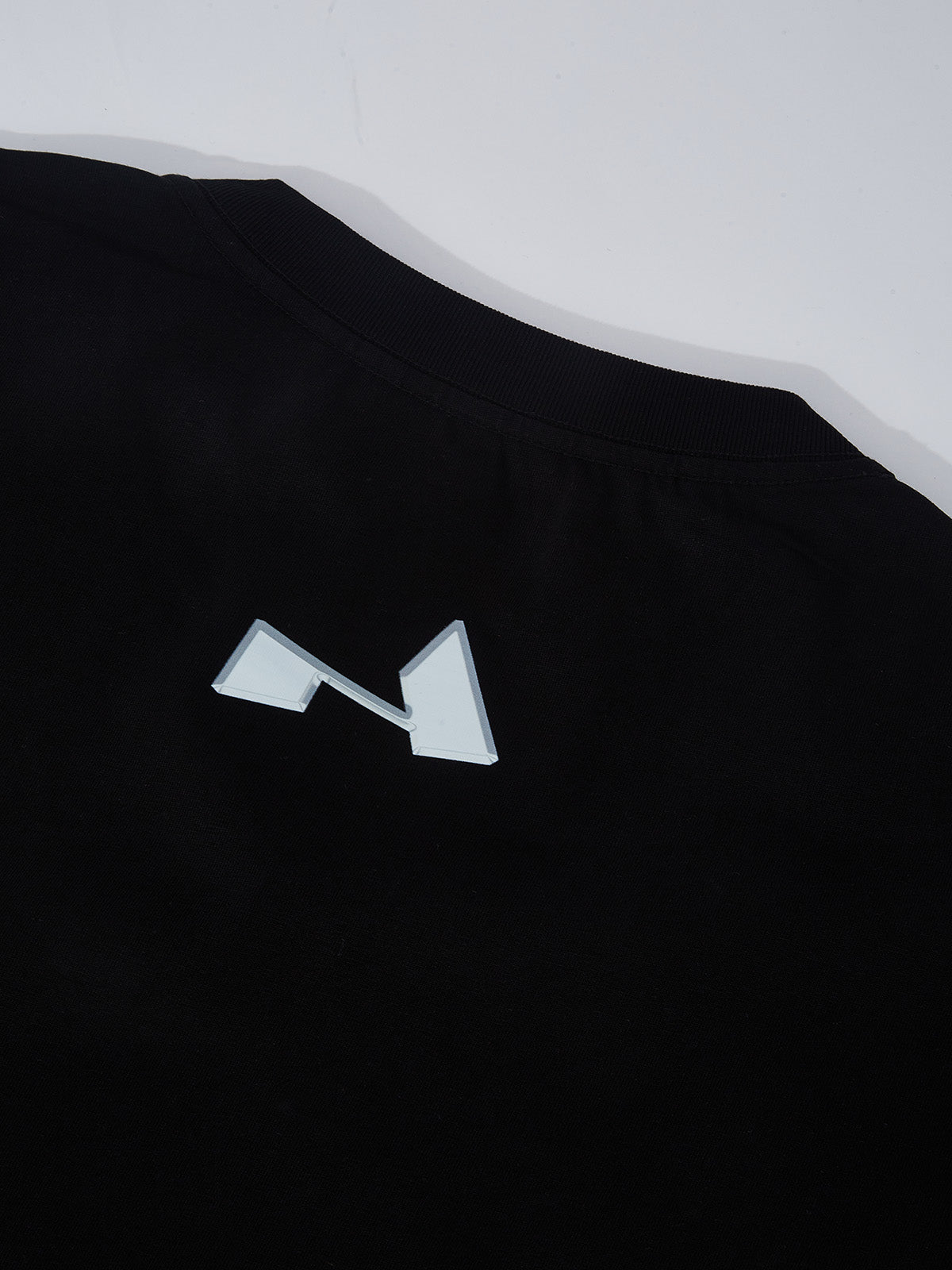 OBSTACLES &amp; DANGERS© Schwarzes T-Shirt mit Madonna und Kind, erhältlich in 6 Farben
