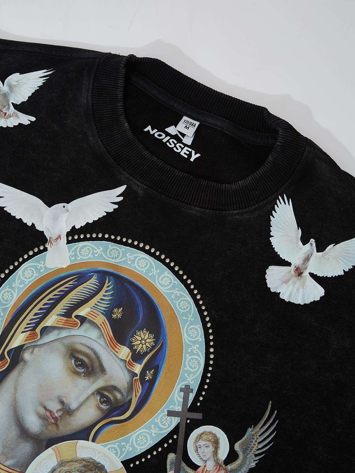 UNKNOWN ALLURE© Schwarzes 350G-Sweatshirt mit Madonna und Kind in Rosa mit Rundhalsausschnitt