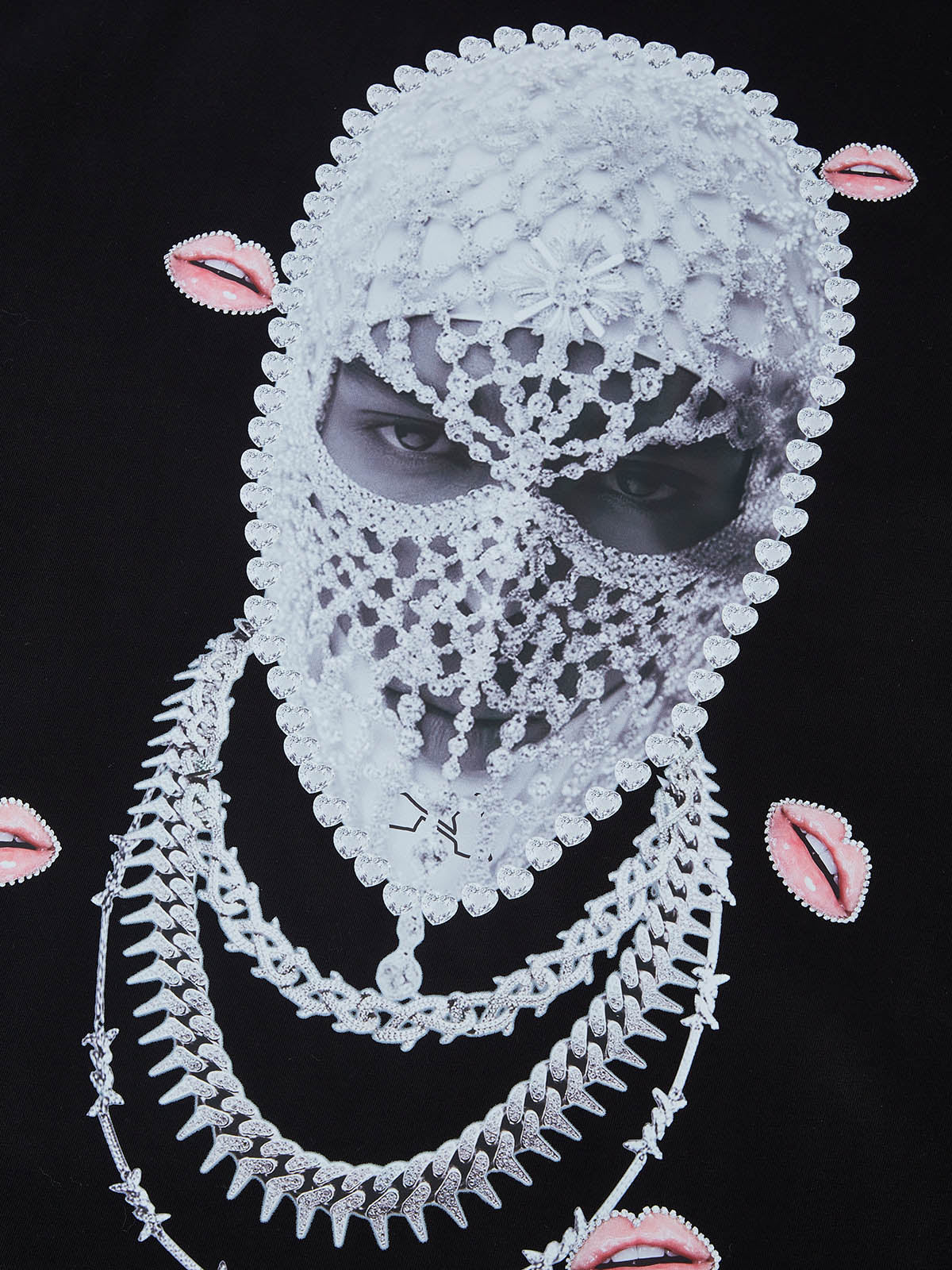 BOUNCE BACK© Rhinestone mask necklace print T-shirt