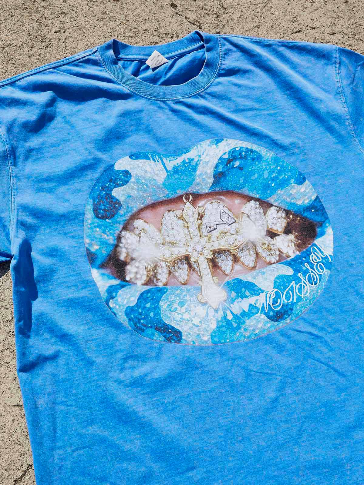 Noissey "Icy Blue" Grillz Graphic Tee – Wash Oversized T-Shirt with Diamond Camo Print