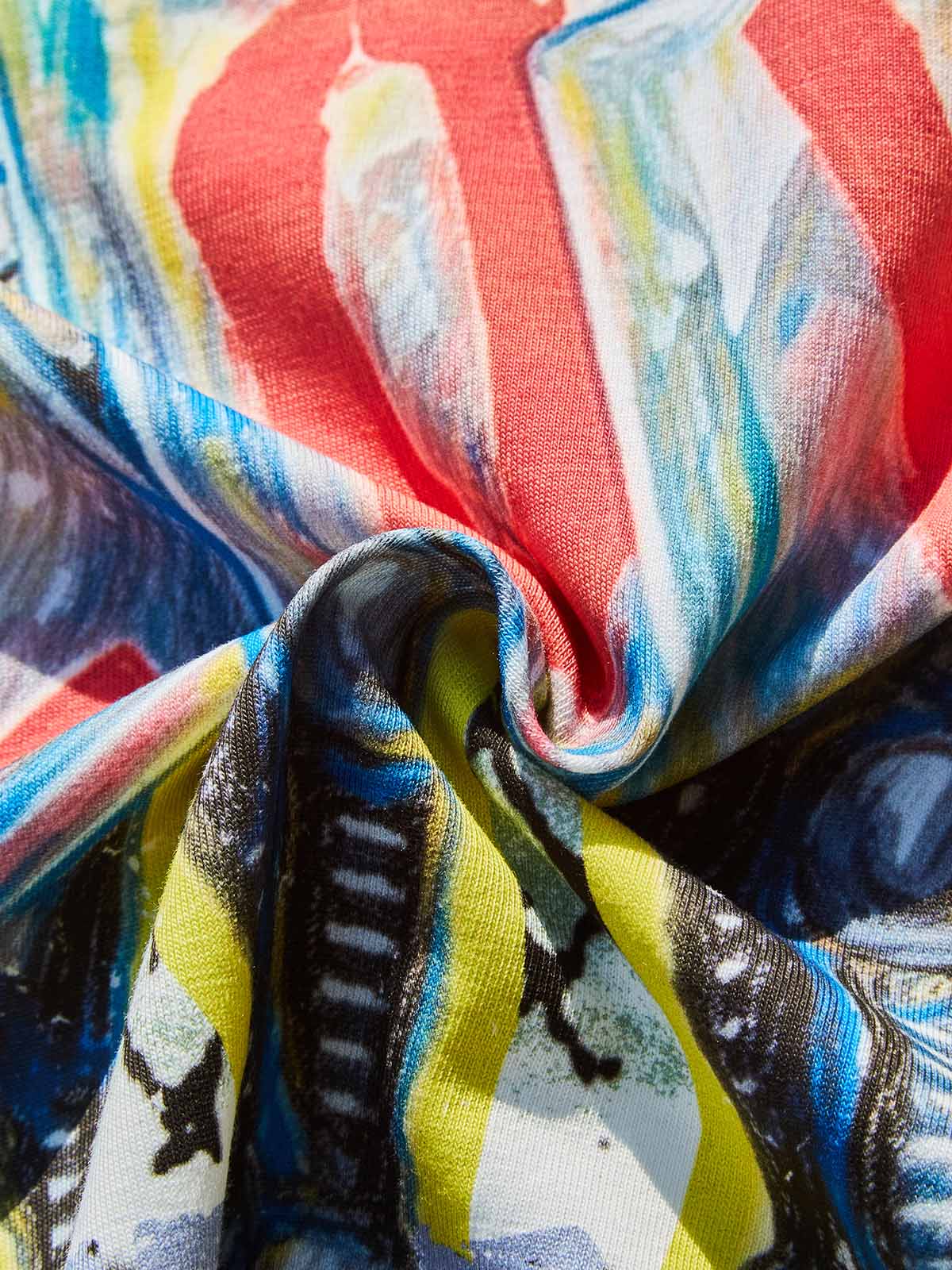 Noissey "LOVE & PEACE" Graffiti Statement Tee – Streetwear Graphic Art