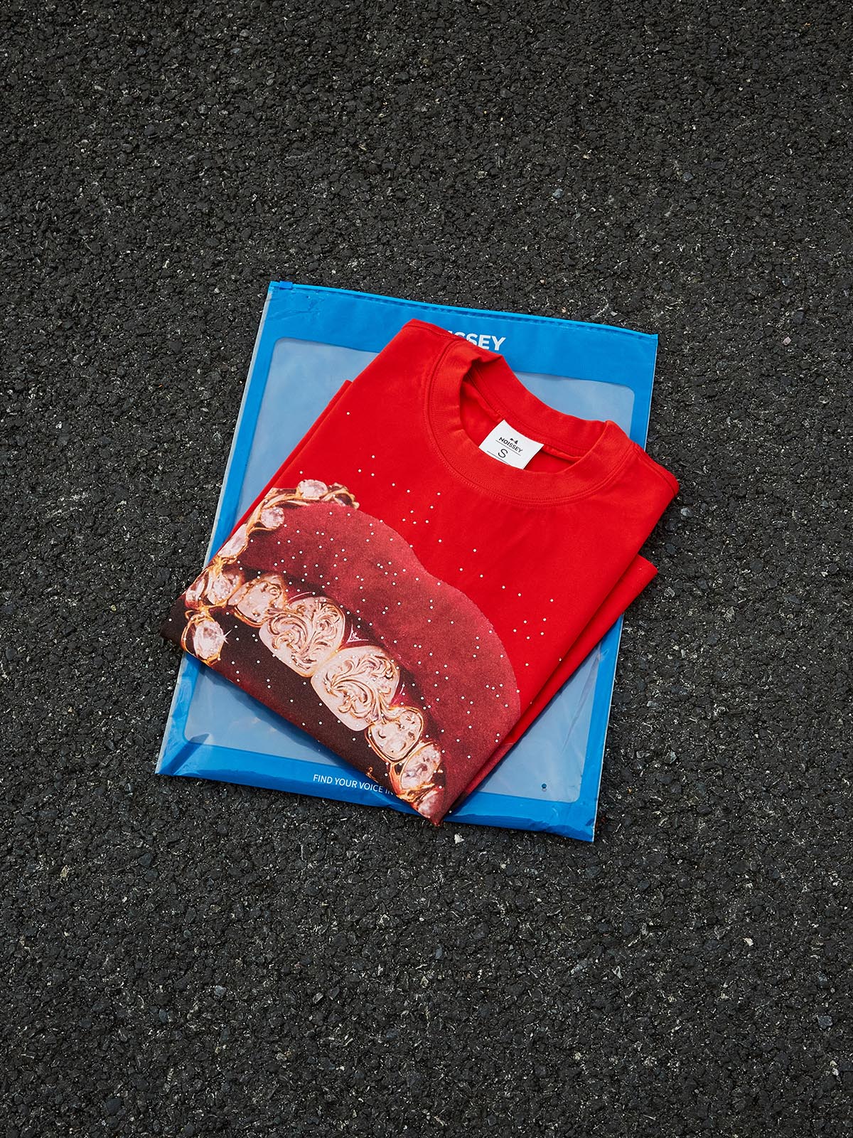 Y2K Bling Red Lips & Gold Chain Boxy Oversized Rhinestone Art Graphic Streetwear T-Shirt