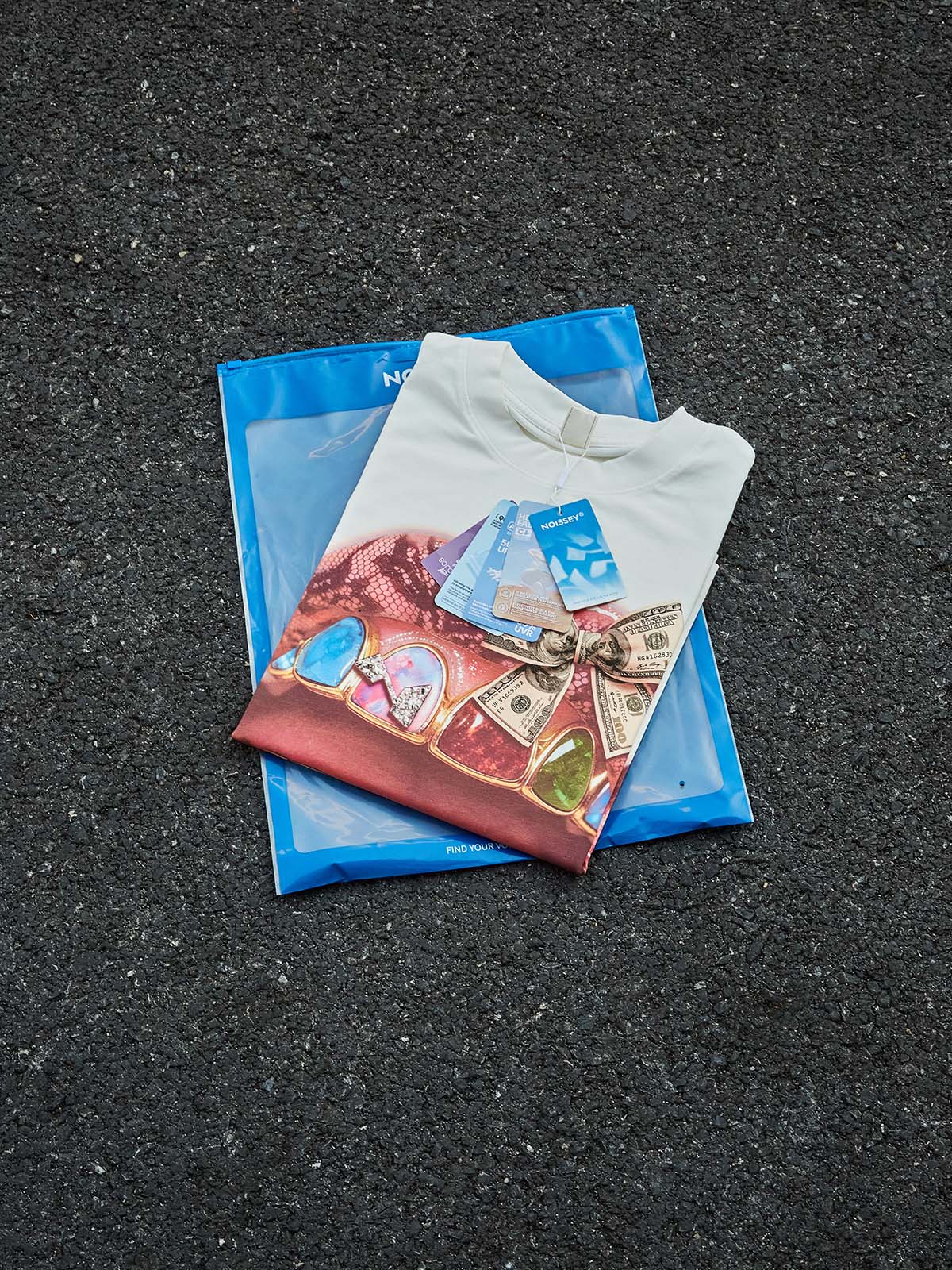 Lace Banknote Inspired Colorful Lip Diamond Art Print Streetwear Graphic T-Shirt