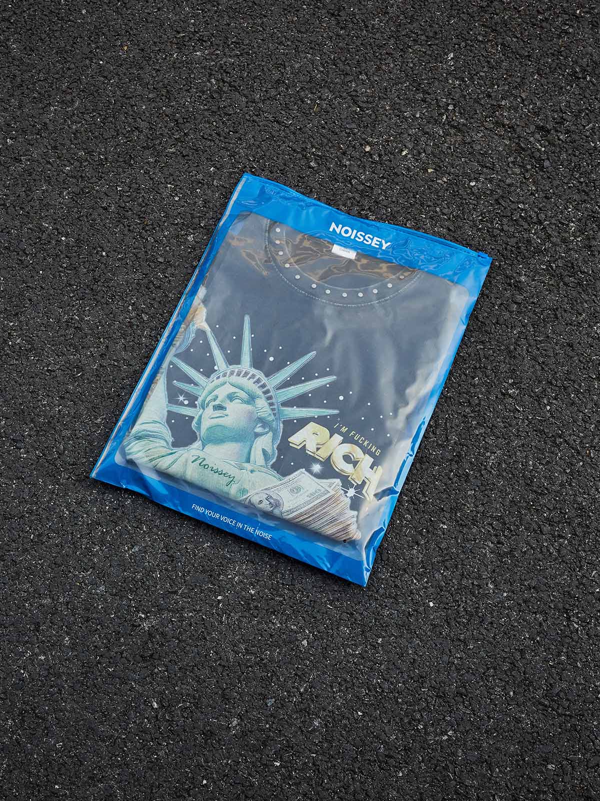 Statue of Liberty Wealth Art Print T-Shirt with Punk Rivet Studded Collar