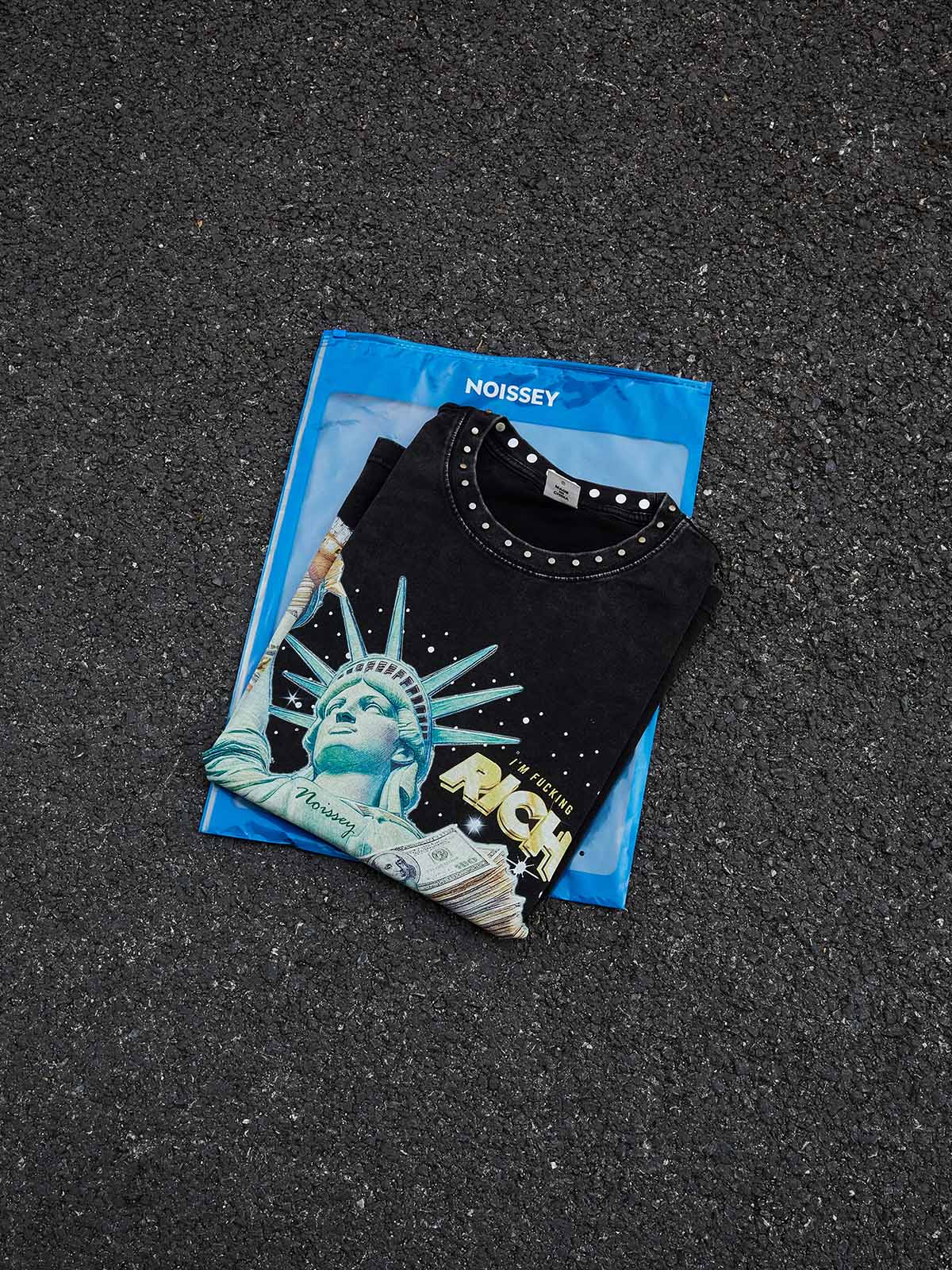 Statue of Liberty Wealth Art Print T-Shirt with Punk Rivet Studded Collar