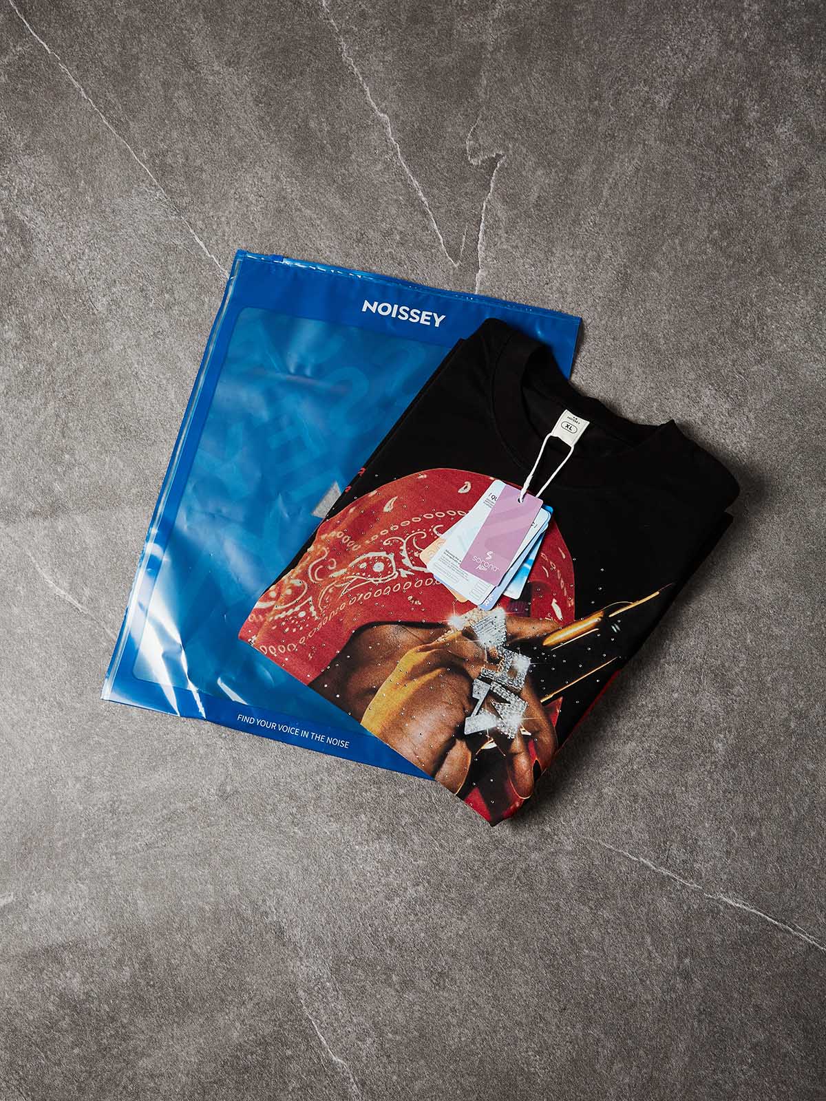 NOISSEY "FOCUS ON YOURSELF" RHINESTONE ART - SHIMMERING OVERSIZED TEE