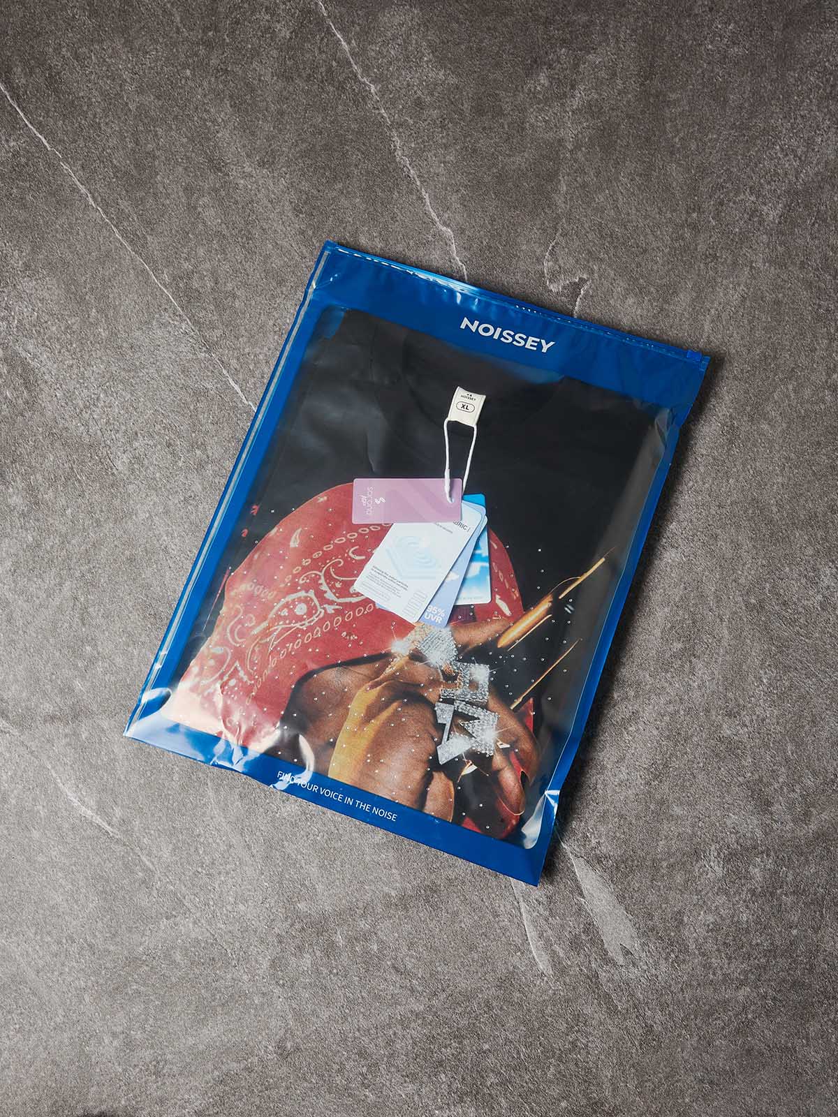 NOISSEY "FOCUS ON YOURSELF" RHINESTONE ART - SHIMMERING OVERSIZED TEE