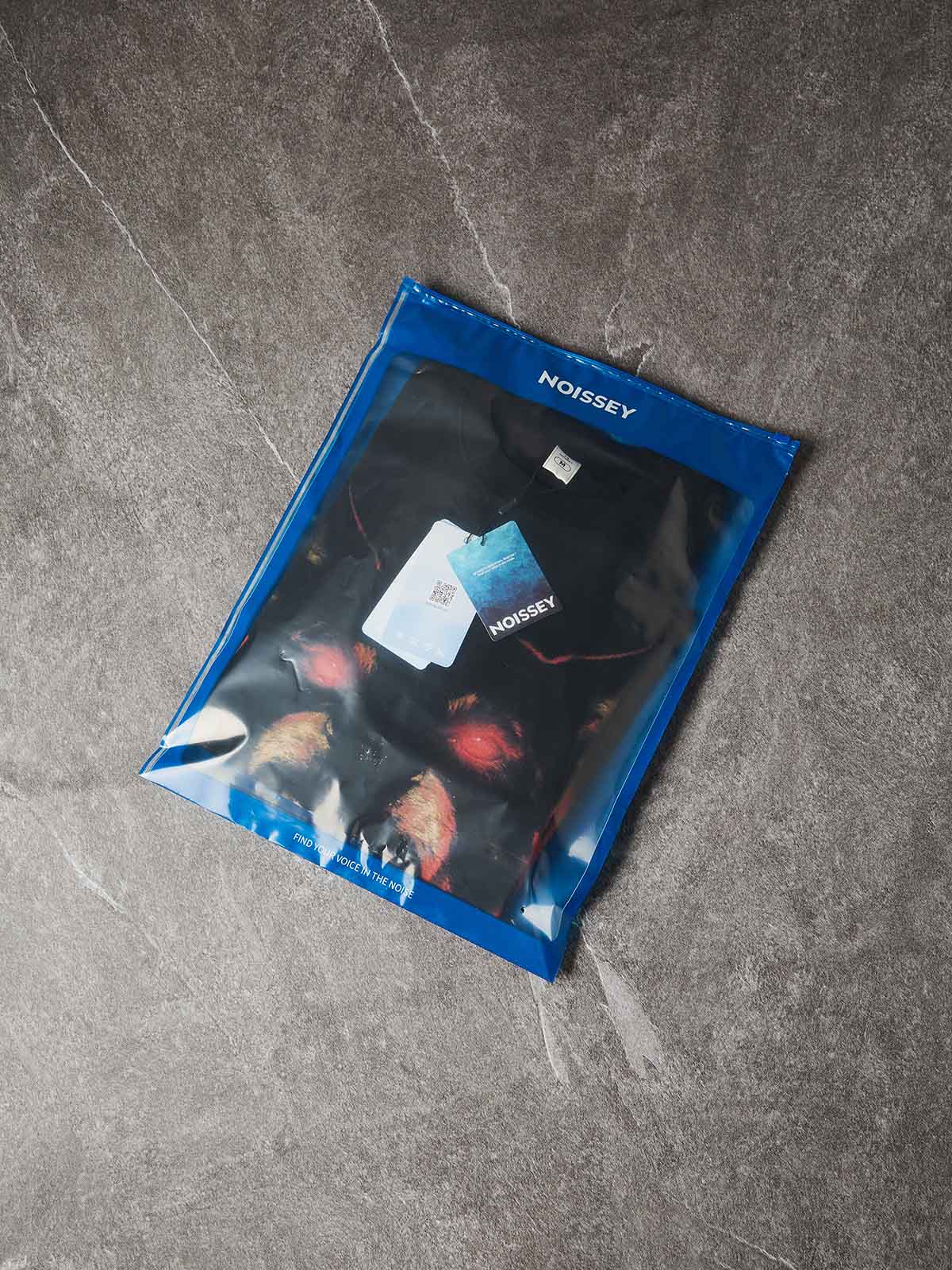 NOISSEY "GET OUT" SNARLING HOUND - TERRITORY ART BOXY TEE