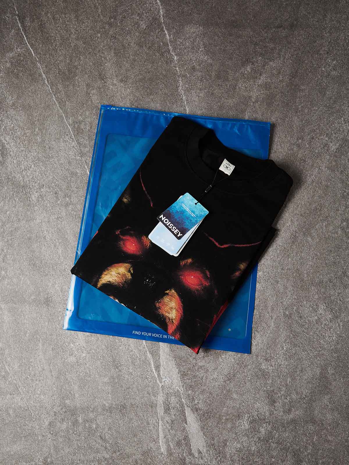 NOISSEY "GET OUT" SNARLING HOUND - TERRITORY ART BOXY TEE