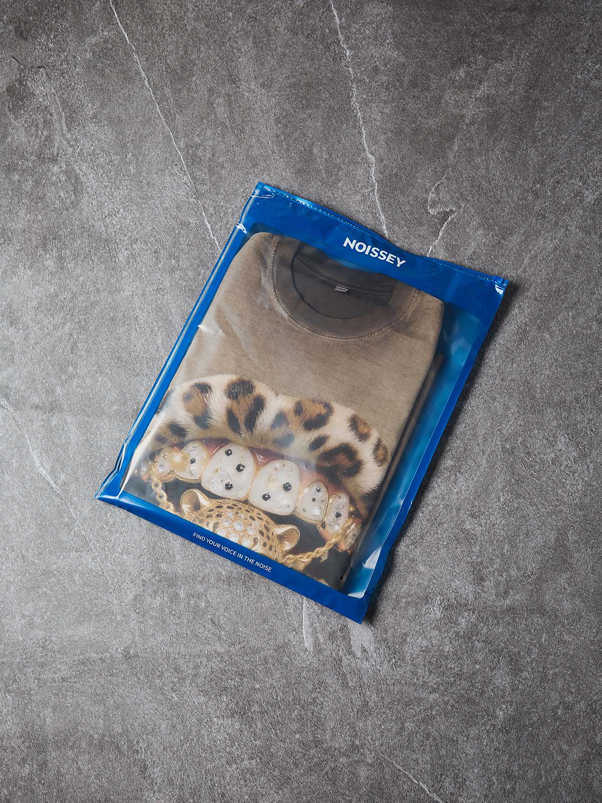 NOISSEY "GOLDEN LEOPARD" ART PRINT - ICED OUT GRILLS OVERSIZED TEE