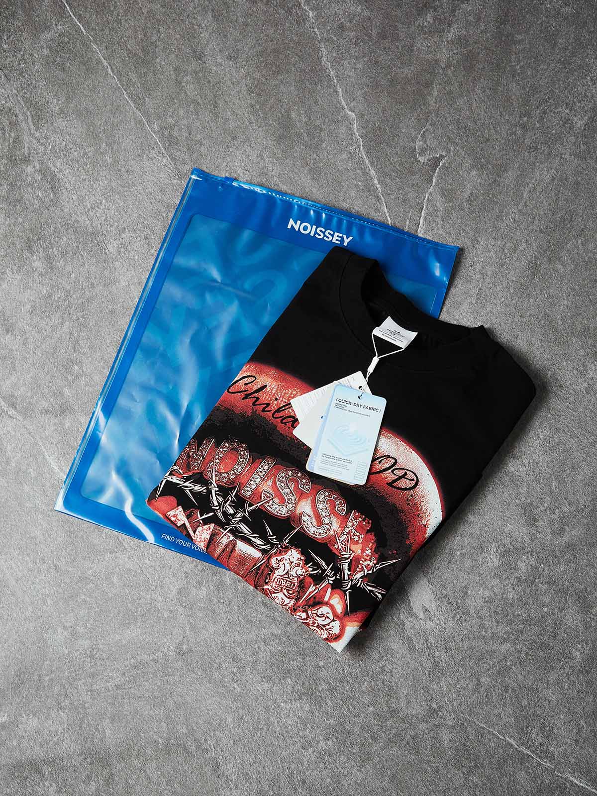 NOISSEY "CHILD OF GOD" GRILLS PRINT - RED LIPS OVERSIZED TEE