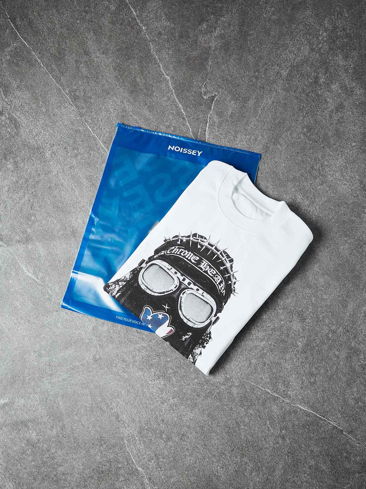 NOISSEY AMERICAN FLAG CROSS GOGGLE ART OVERSIZED TEE