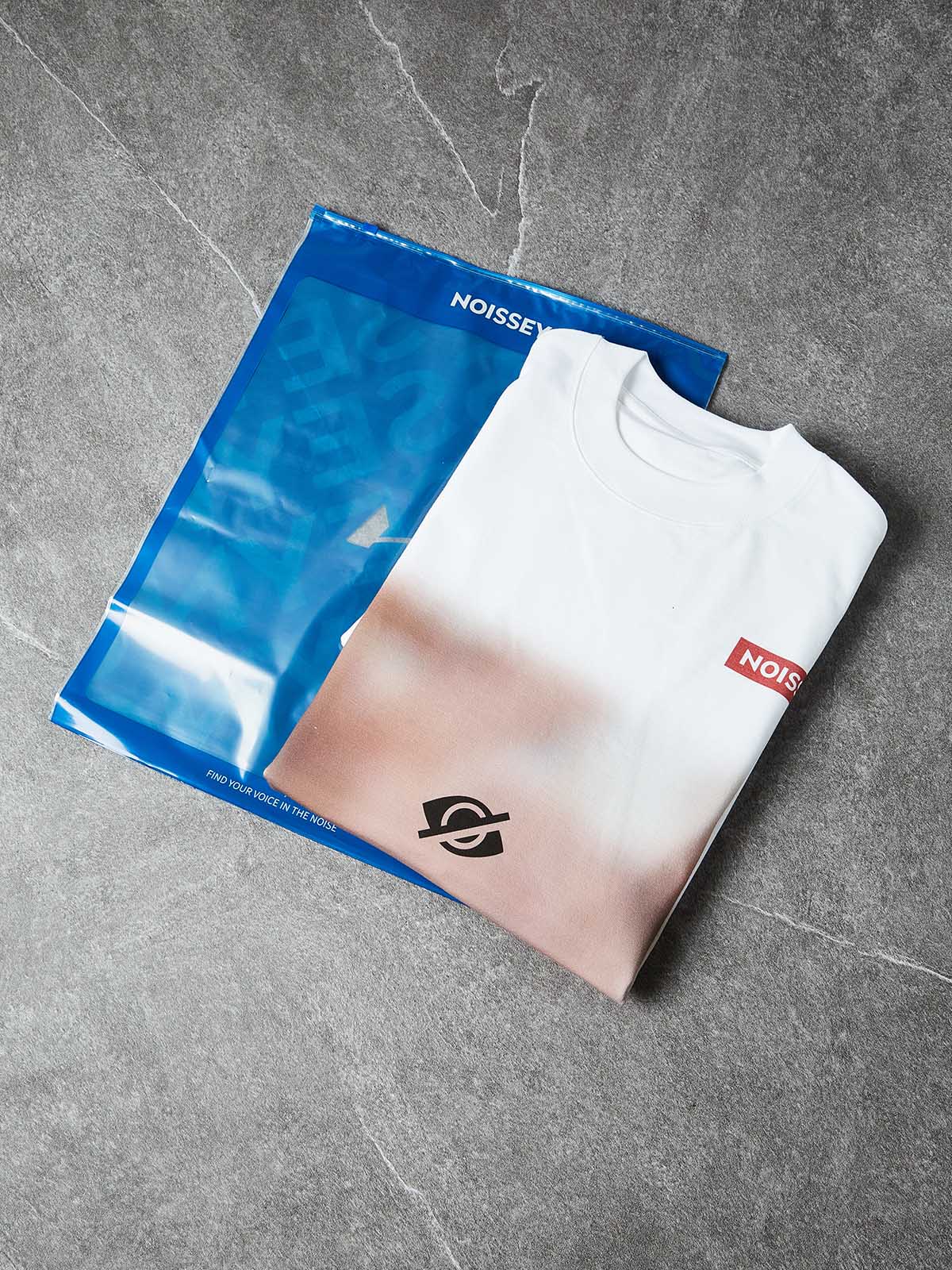 T-shirt imprimé en noir et blanc avec le slogan « Ne pas regarder »