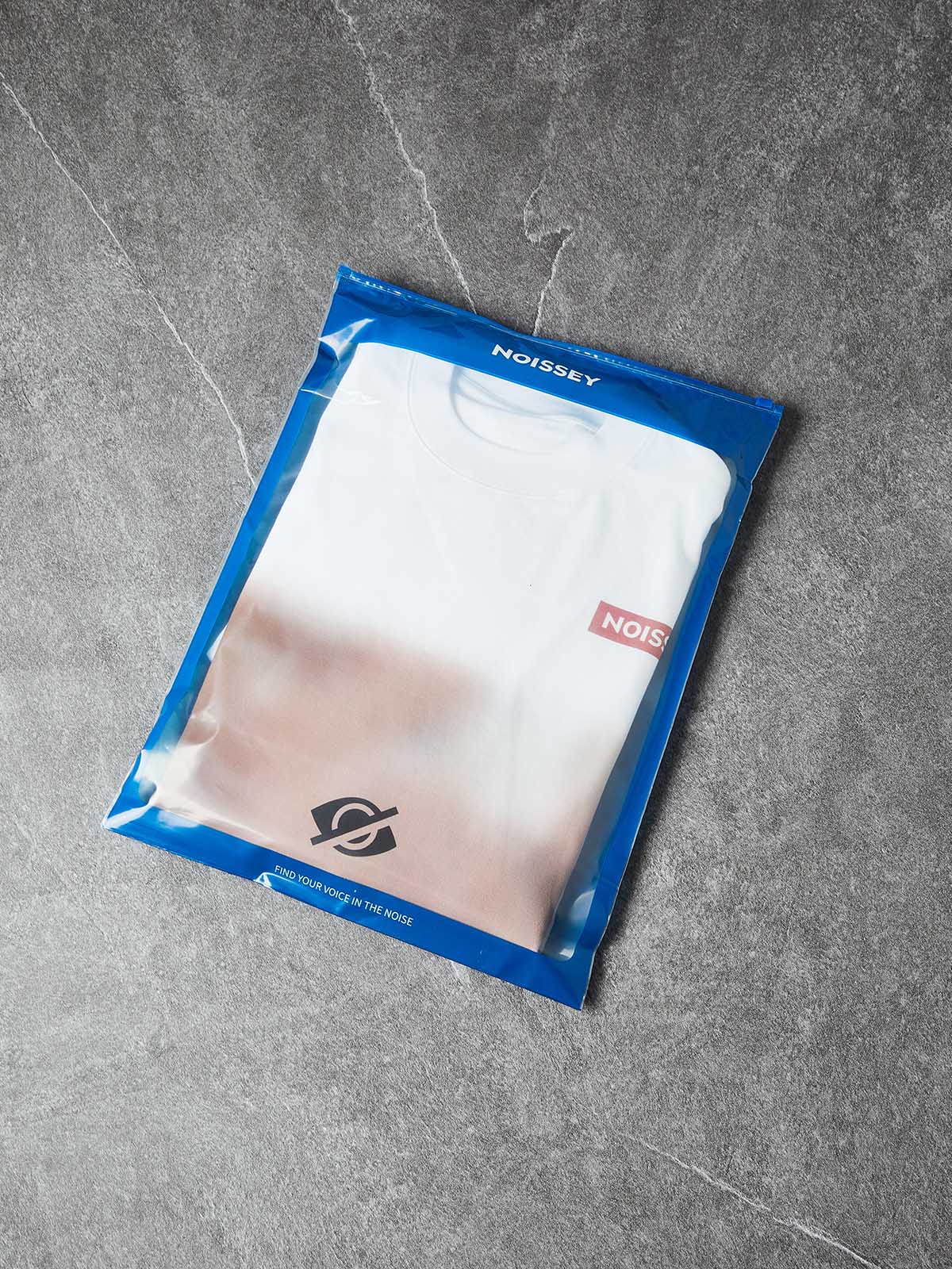 T-shirt imprimé en noir et blanc avec le slogan « Ne pas regarder »