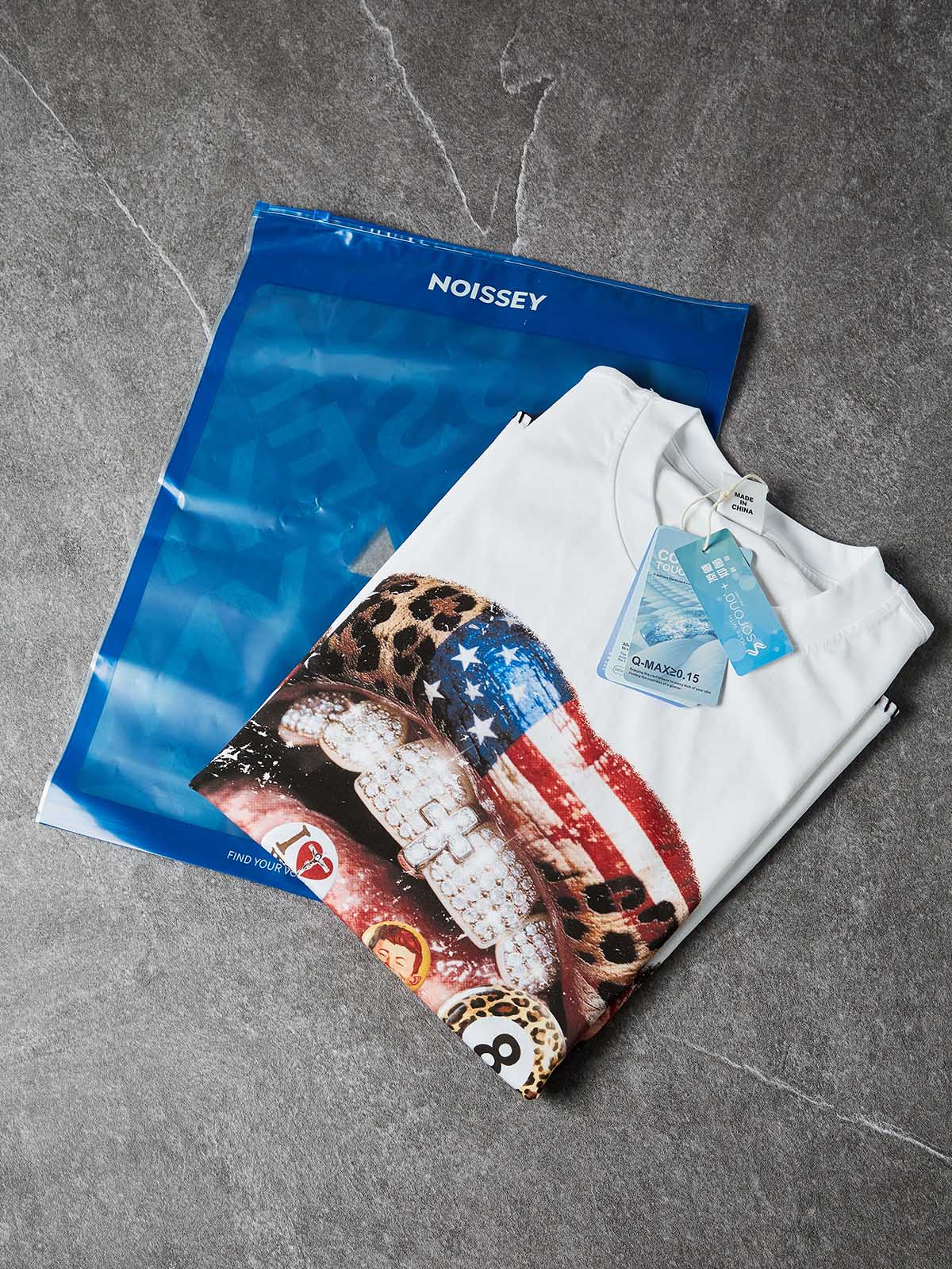 NOISSEY FLAG LEOPARD LIPS - ICED OUT DIY BADGE TEE