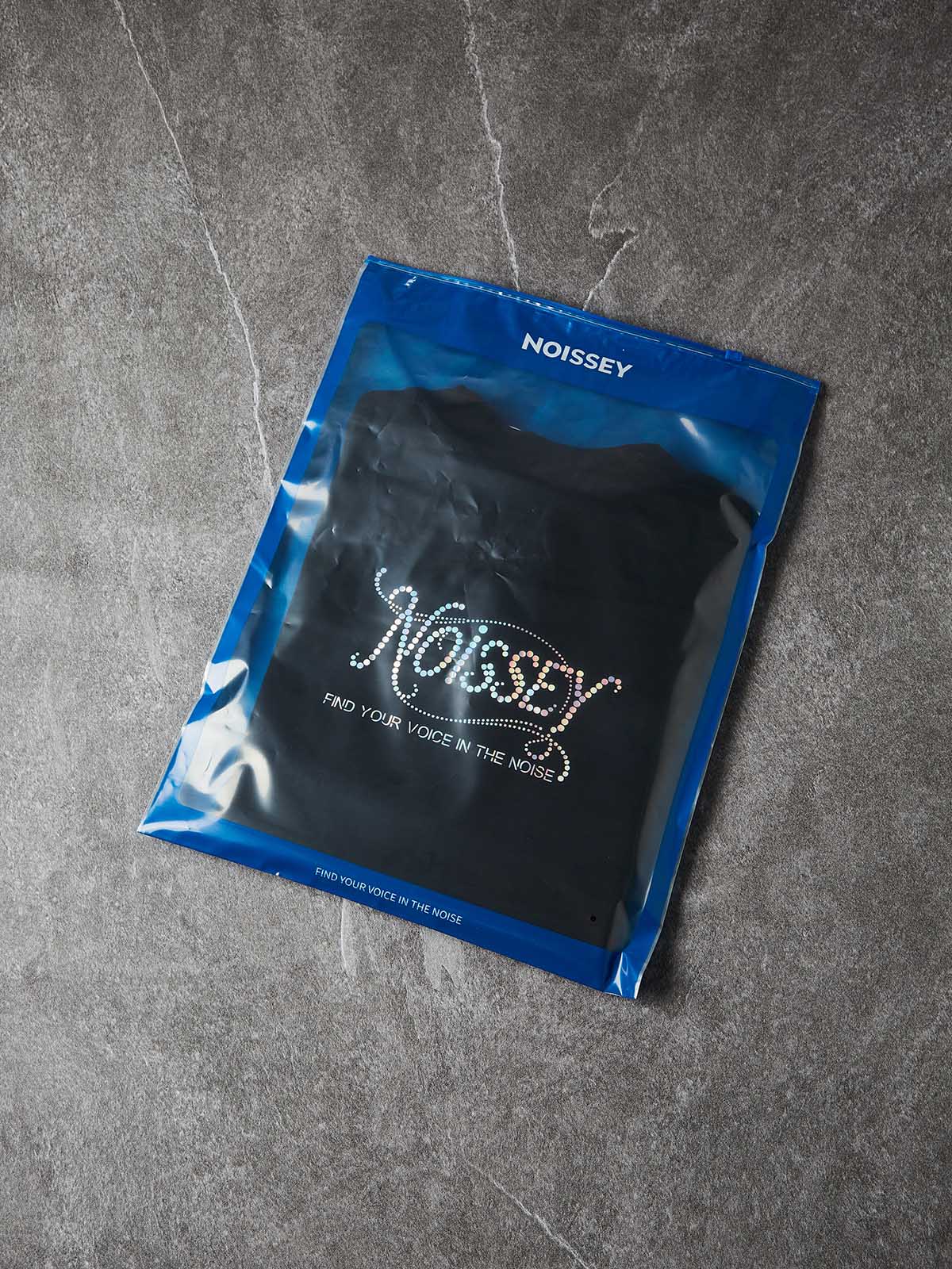 NOISSEY SHIMMER LOGO - SILVER CURSIVE SLOGAN TEE