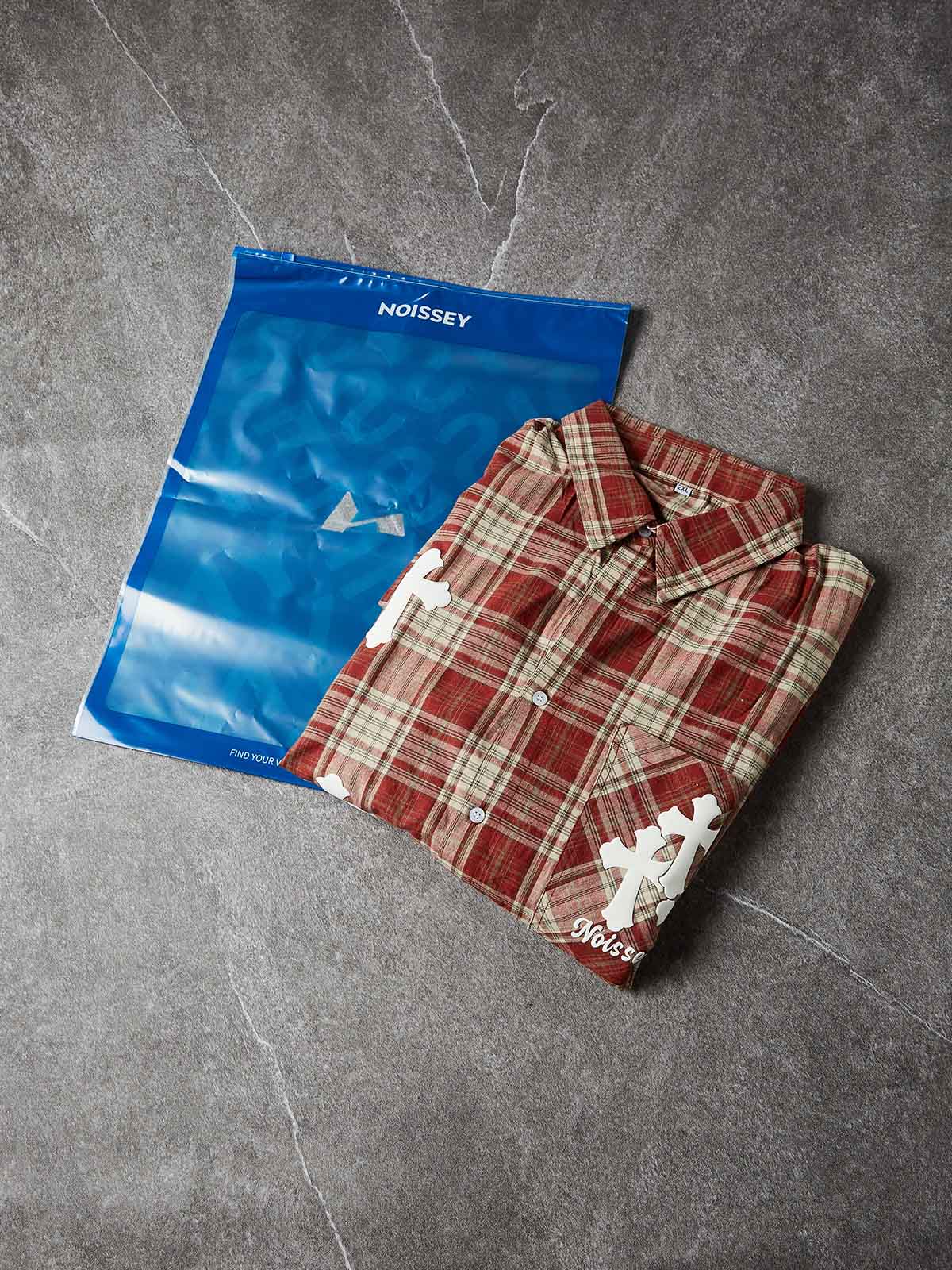 NOISSEY RETRO PLAID EMBOSSED WHITE CROSS GRAPHIC SHORT PLAID SHIRT