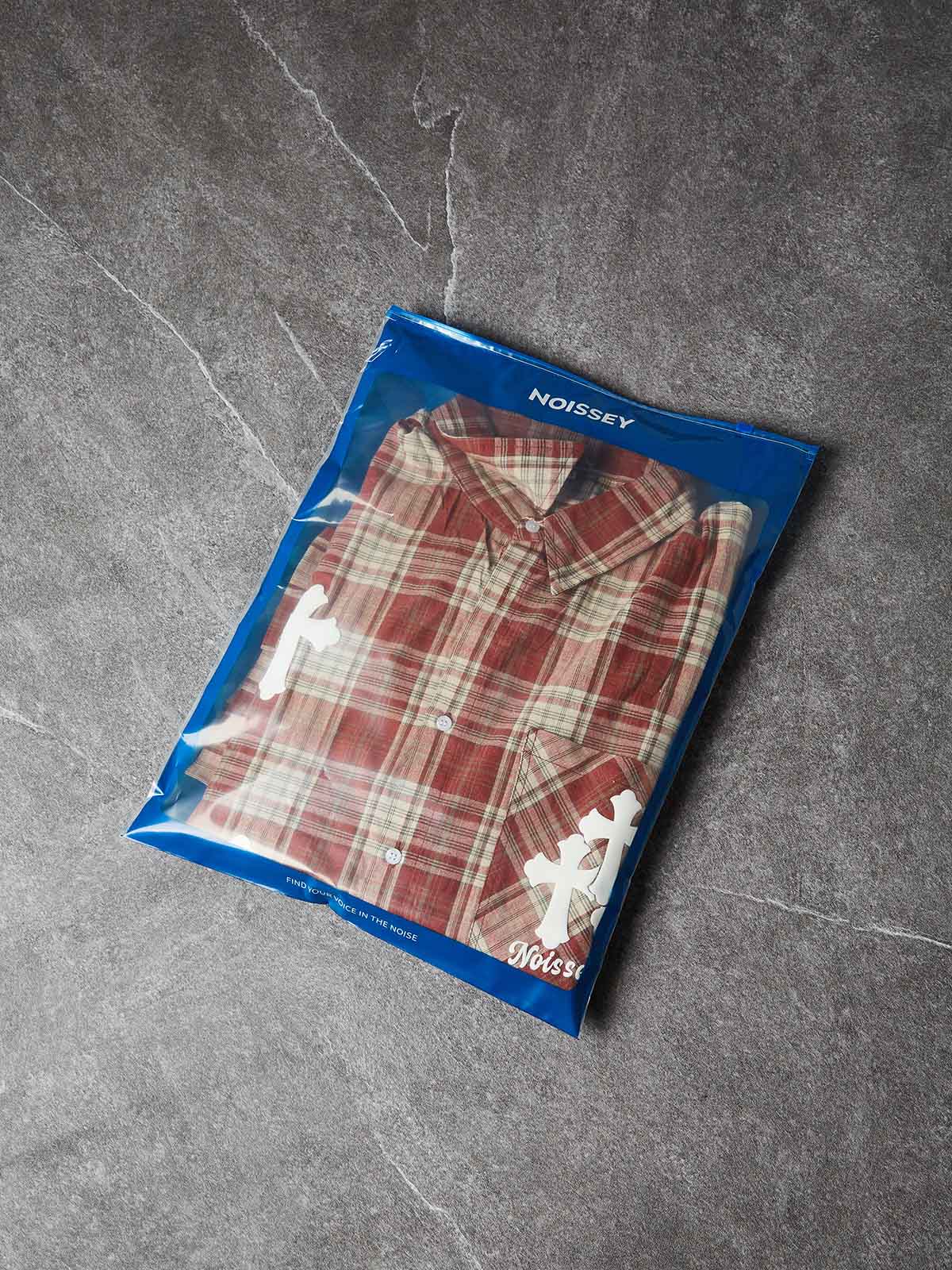 NOISSEY RETRO PLAID EMBOSSED WHITE CROSS GRAPHIC SHORT PLAID SHIRT