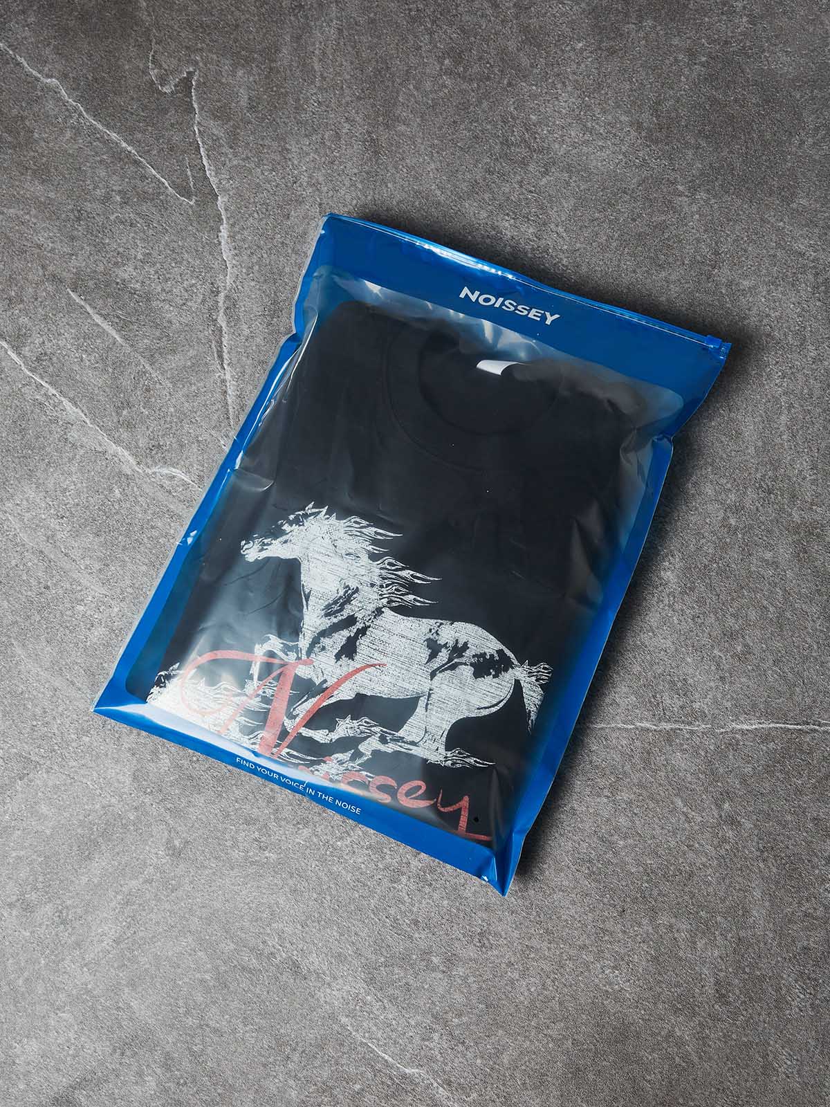 NOISSEY GALLOPING HORSES - GLITTER GRAPHIC LONG SLEEVE