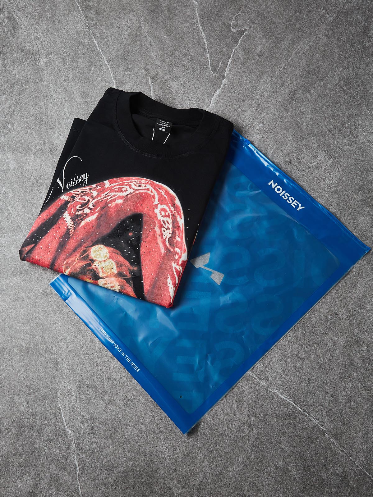 NOISSEY "Crimson Legacy" Oversized Tee | Red Bandana & Iced-Out Gold Art with "Star-Dust" Glitter