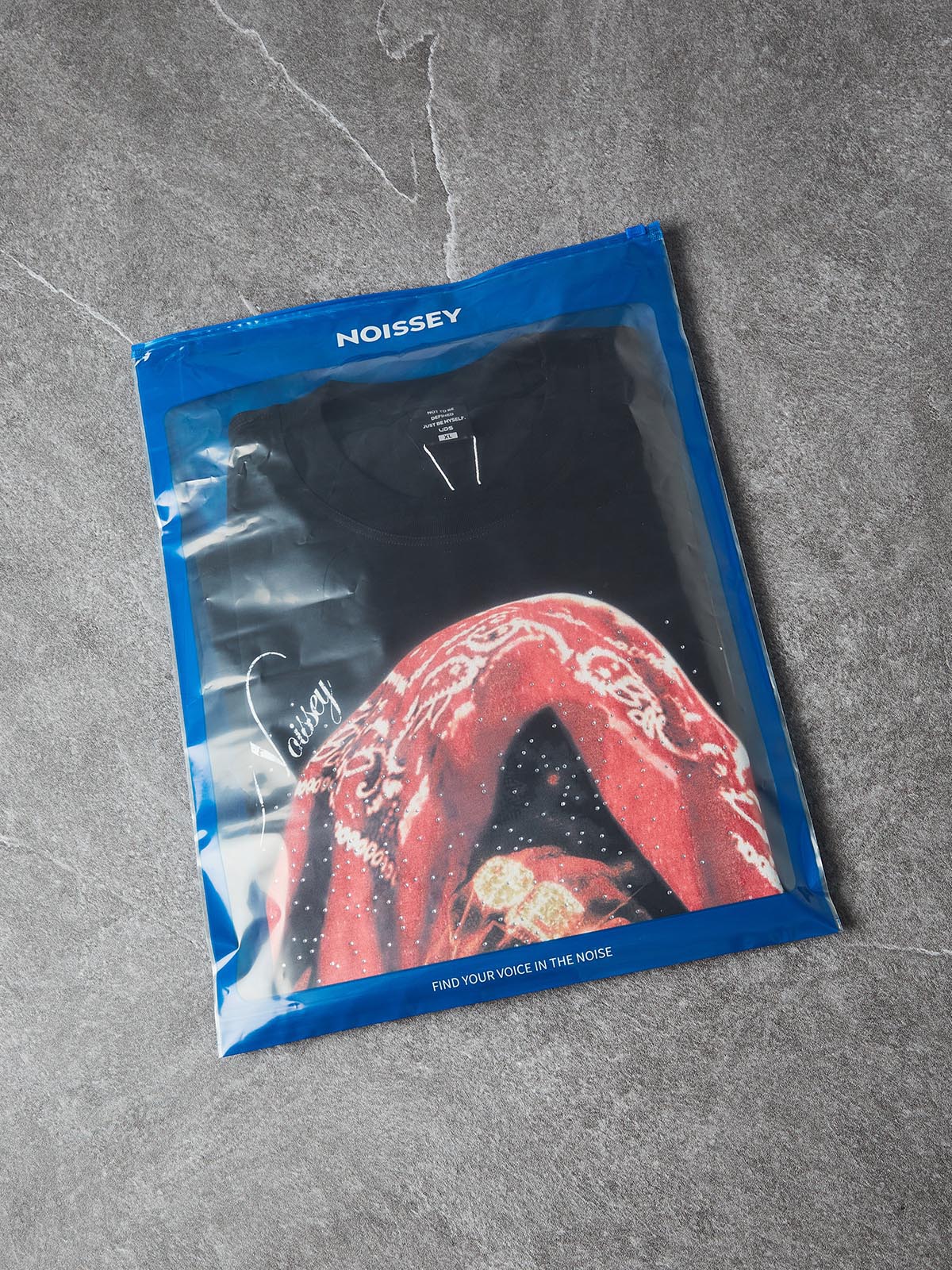 NOISSEY "Crimson Legacy" Oversized Tee | Red Bandana & Iced-Out Gold Art with "Star-Dust" Glitter