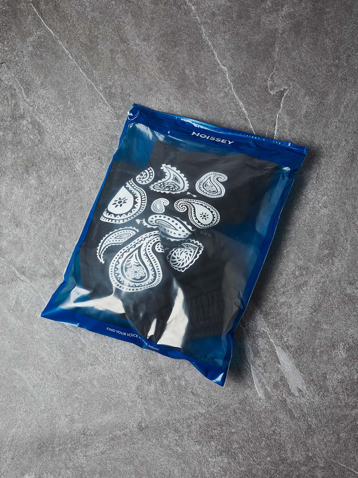 NOISSEY "Monochrome Bandana" Paisley Graphic Heavyweight Wide-Leg Sweat Shorts