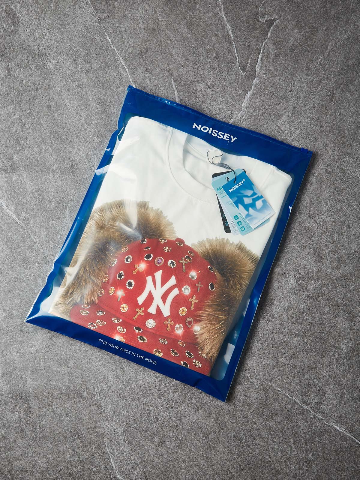 NOISSEY ICED OUT RED CAP FIGURE GRAPHIC LONG SLEEVE STREETWEAR SHIRT