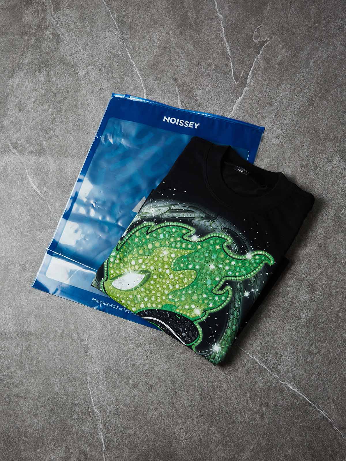 NOISSEY "RUN FOREVER" GREEN FLAME CRYSTAL FIGURE ART PRINT T-SHIRT