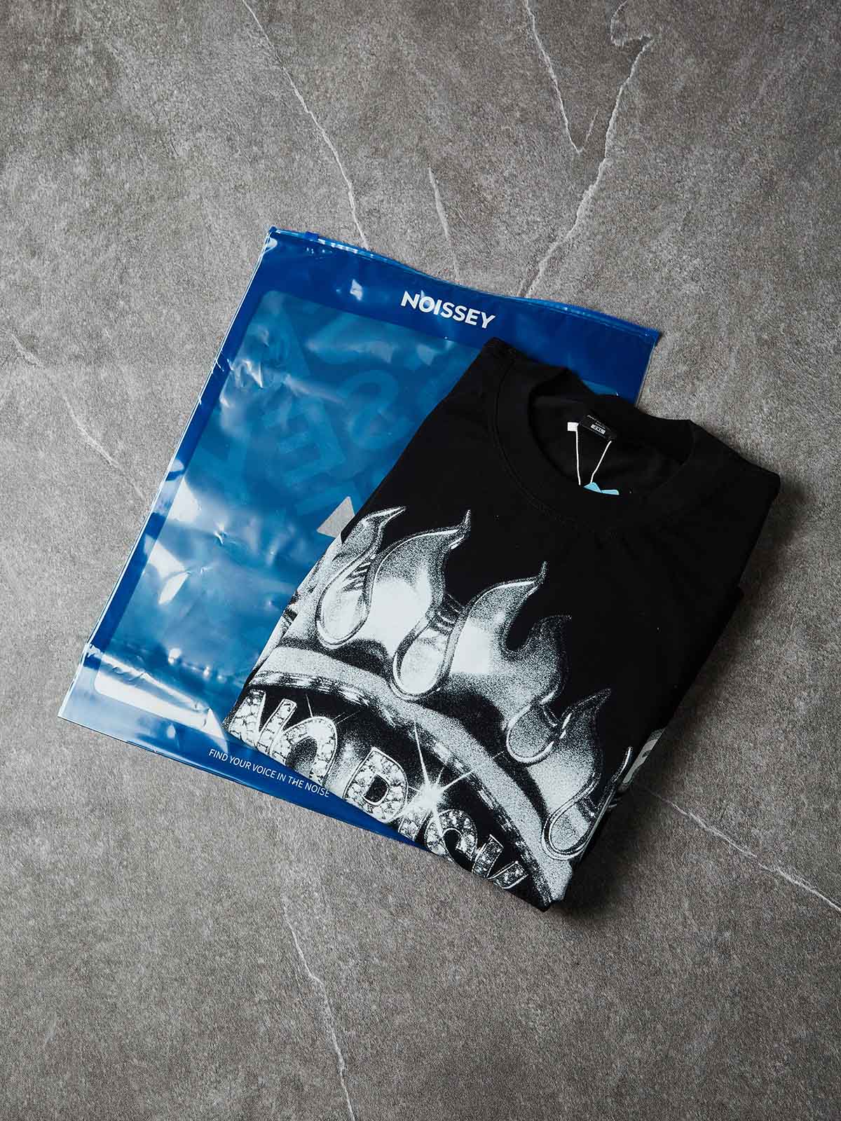 NOISSEY "METAL FLAME" NO RISK NO STORY GRAPHIC OVERSIZED TEE