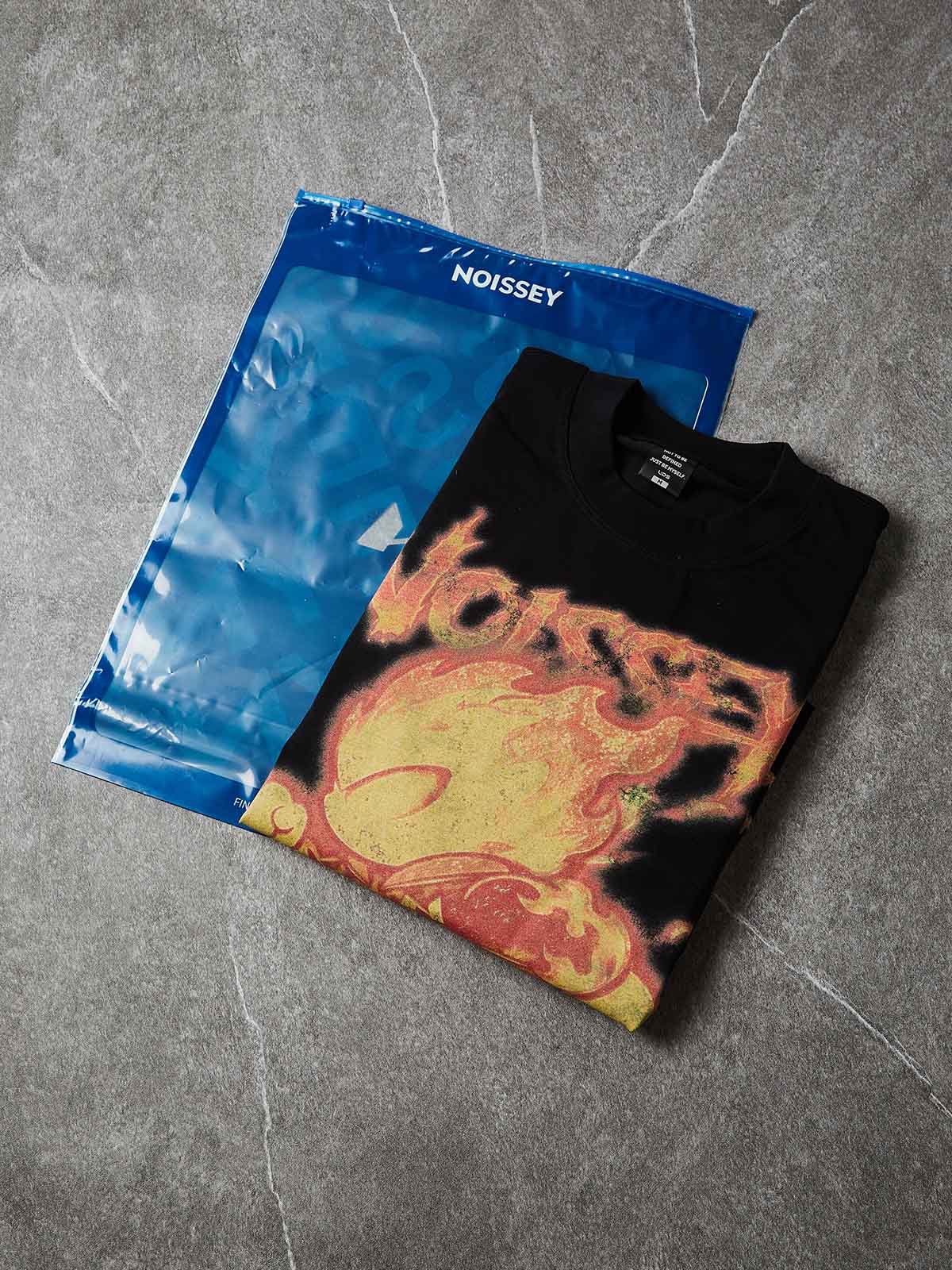 NOISSEY Running Firefigure Art Print Heavyweight Short-Sleeve T-Shirt - Onyx Black