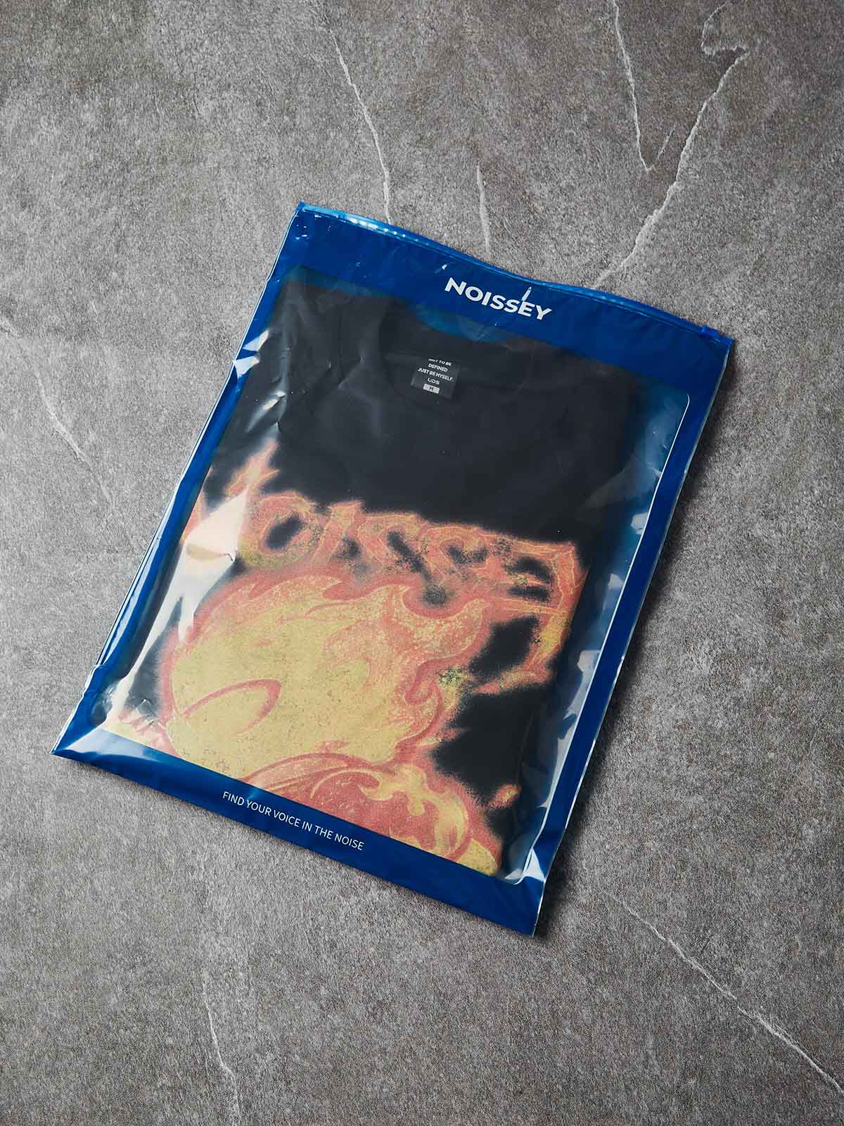 NOISSEY Running Firefigure Art Print Heavyweight Short-Sleeve T-Shirt - Onyx Black