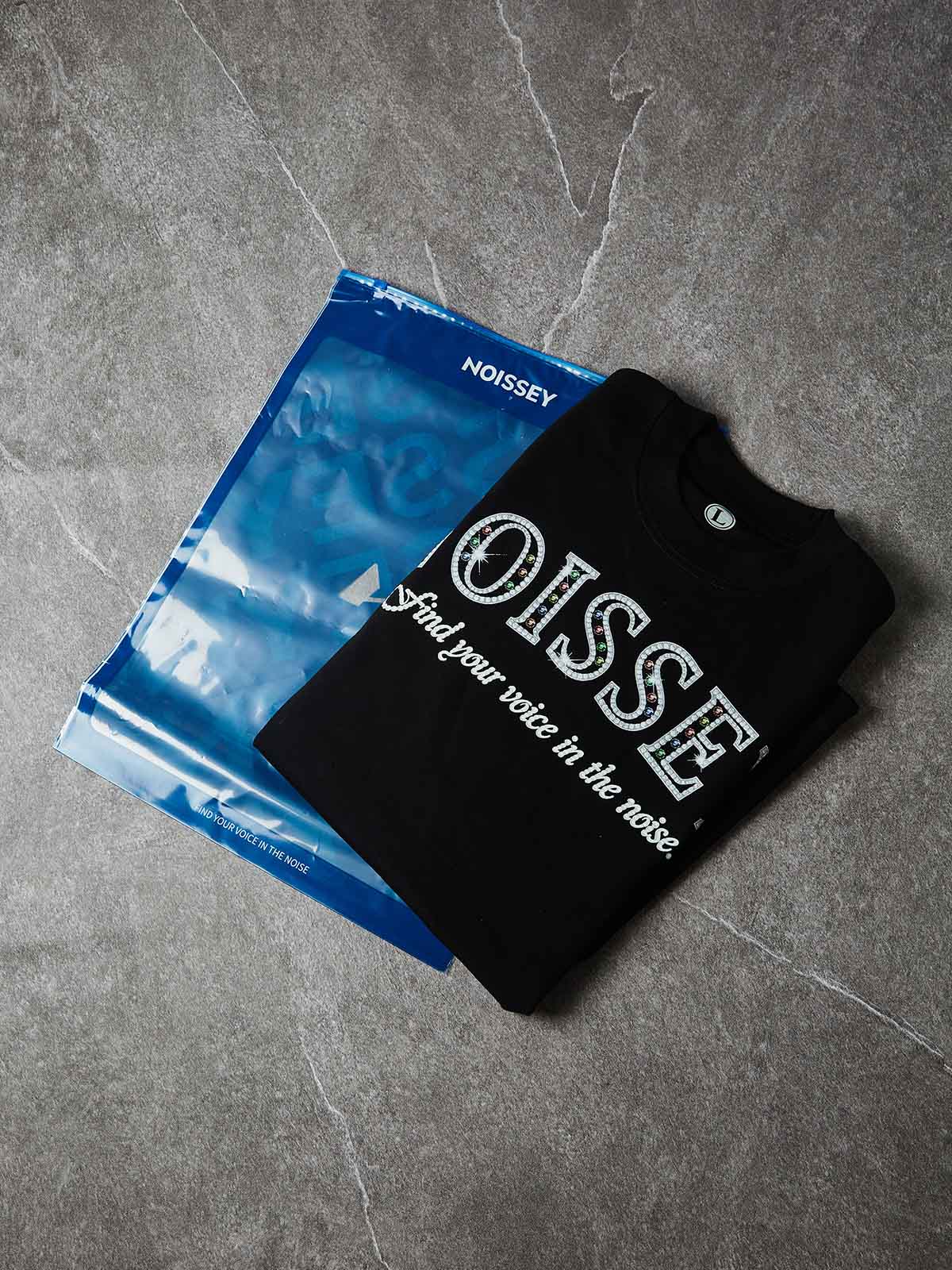 NOISSEY "CHROMA DIAMOND" LOGO OVERSIZED STATEMENT TEE