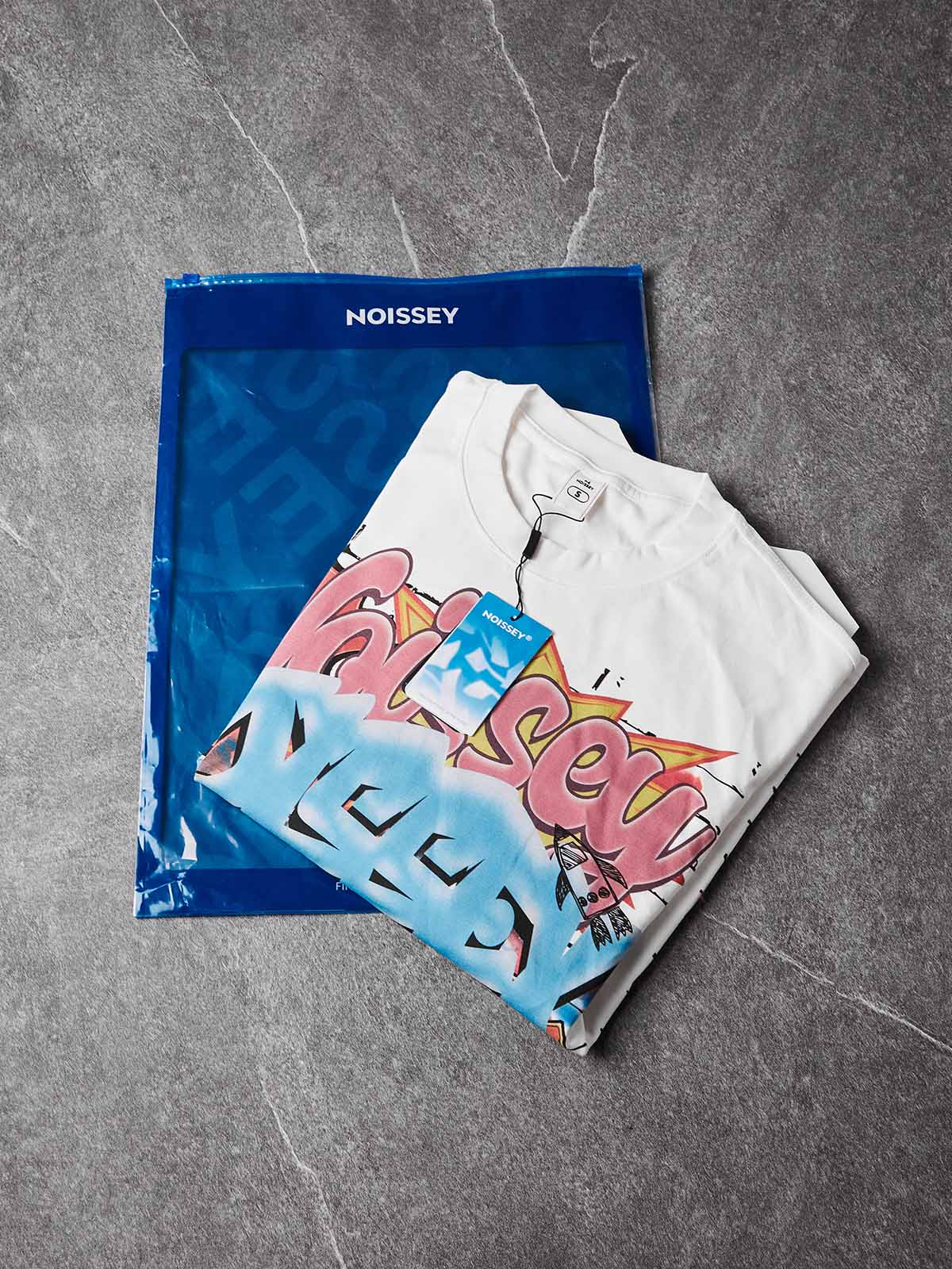 NOISSEY Multilayer Gradient Graffiti Long-Sleeve Tee - Pure White