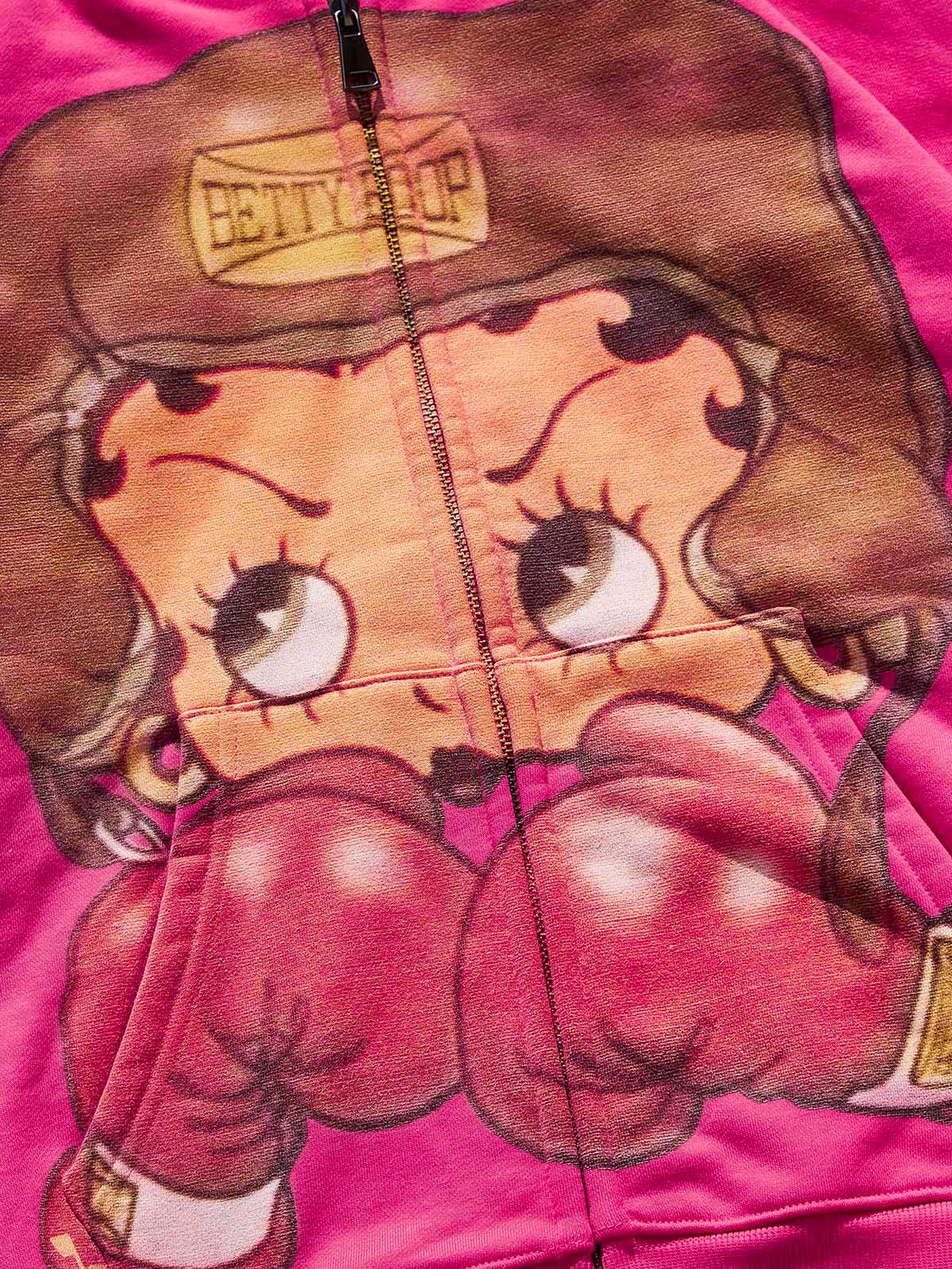 Close-up of the high-quality Betty Boop boxing print, highlighting the vintage colors and detailed graphic art.