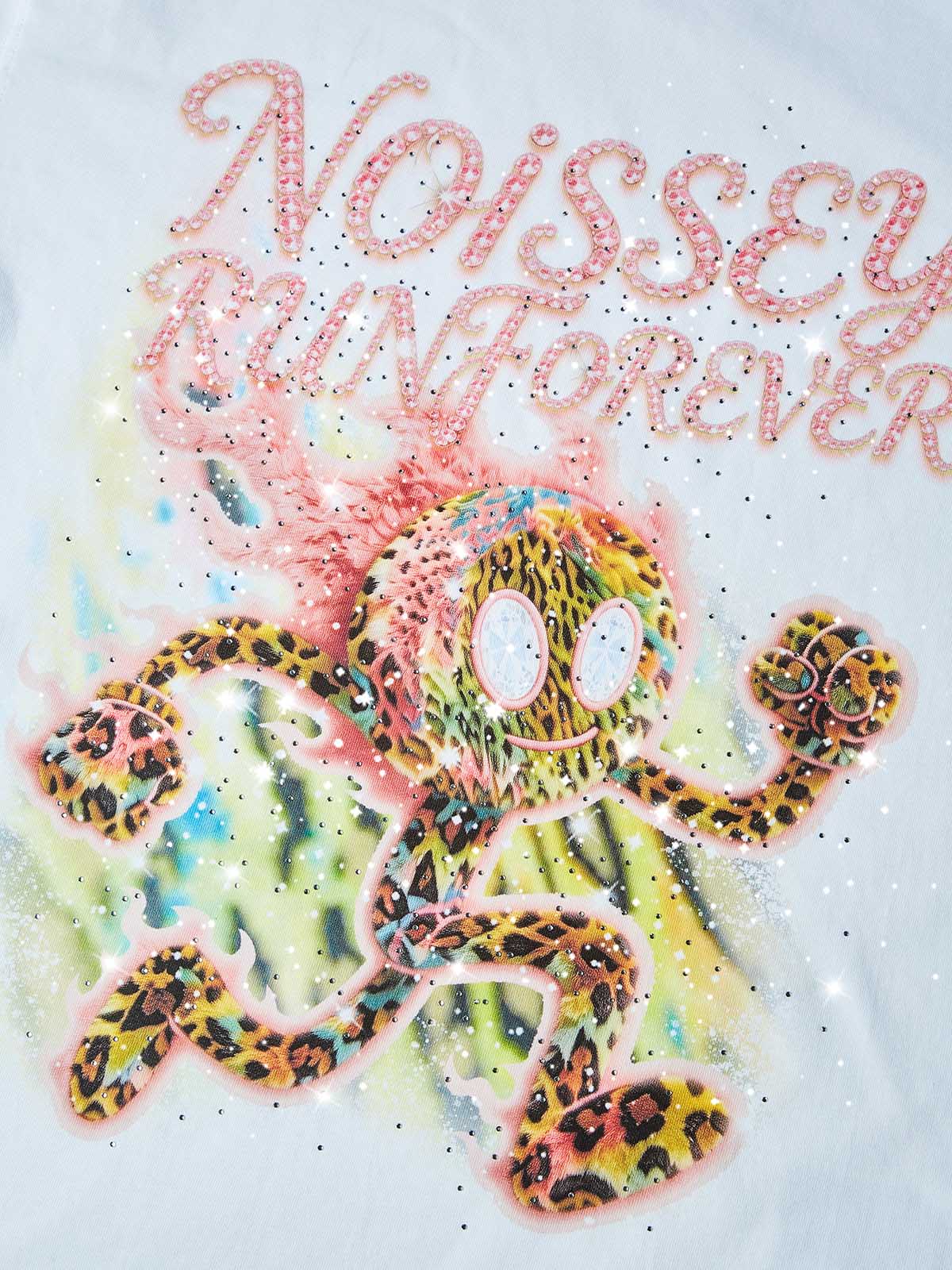 Close-up of the mascot’s leopard texture and shimmering diamond eyes, showcasing the high-definition ink saturation and glittering finish.