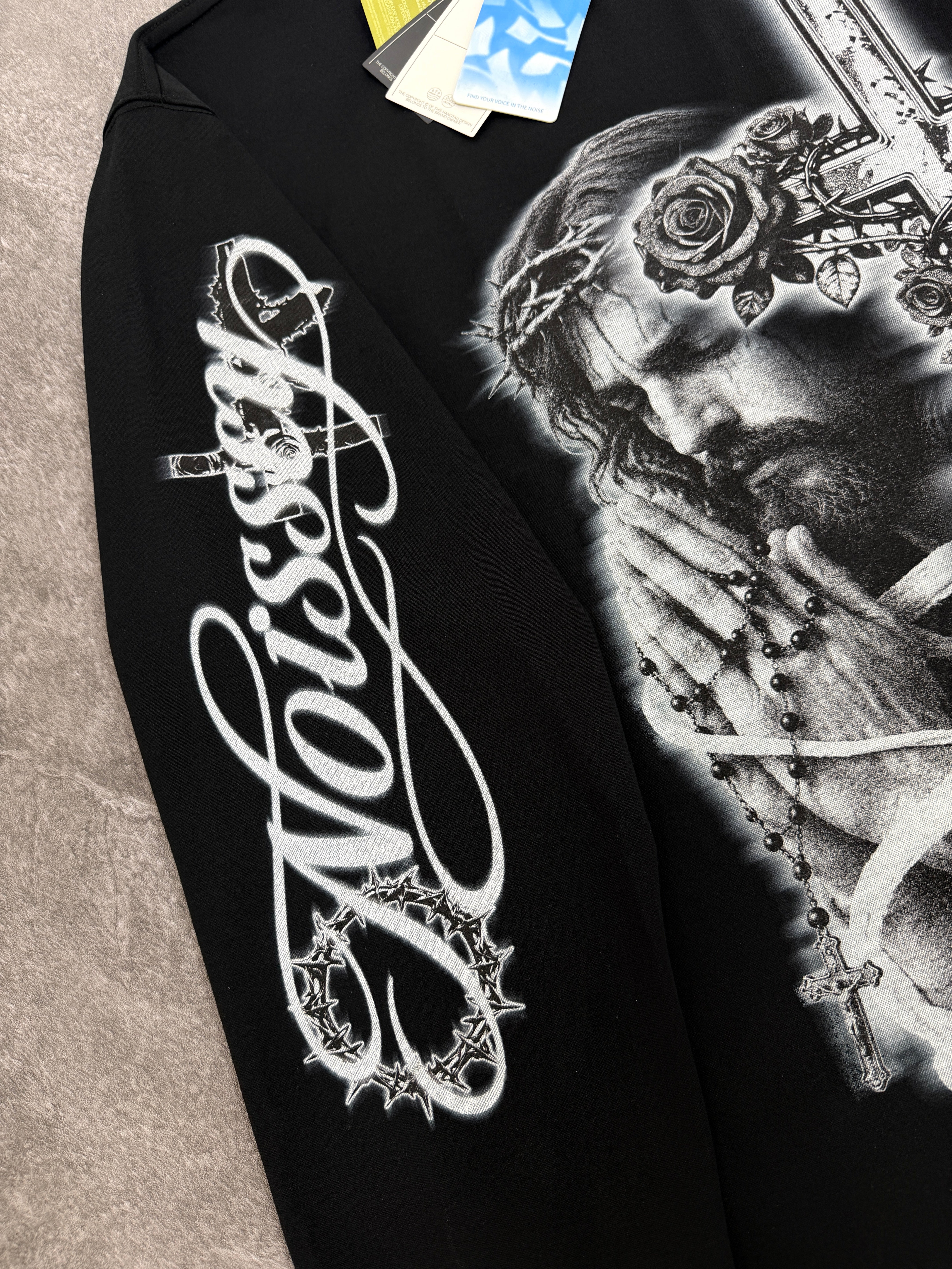 NOISSEY "Faith Over Fear" Praying Jesus &amp; Rose-Entwined AK-Cross Black Long Sleeve Tee