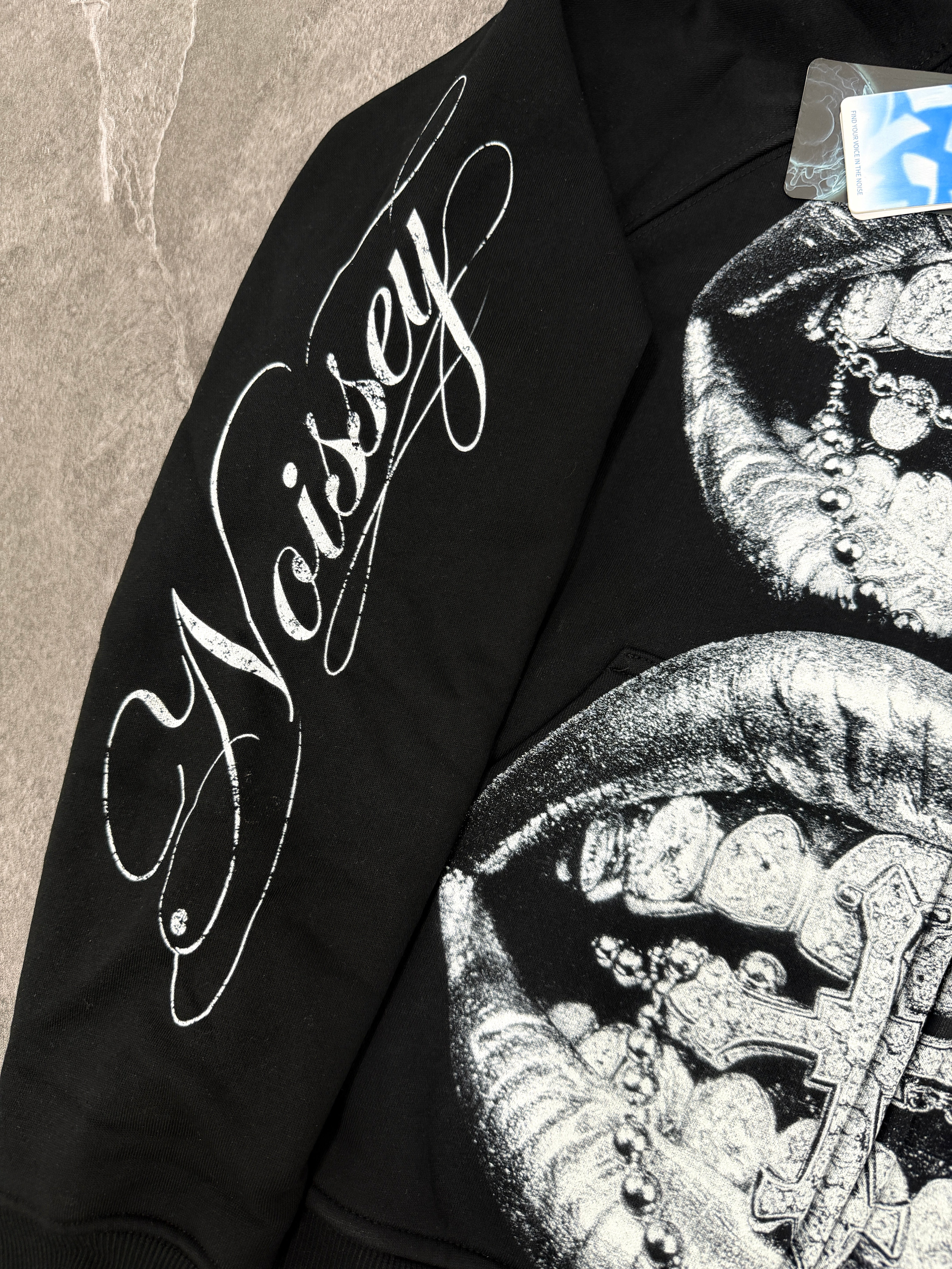 NOISSEY Silver Metallic Lips & Chrome Cross Graphic Boxy Hoodie – Black