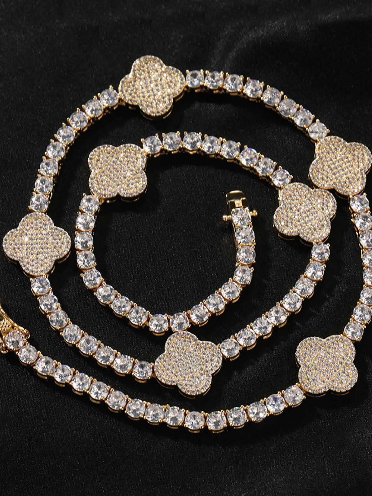 Four-Leaf Clover Hybrid Zircon Necklace & Bracelet