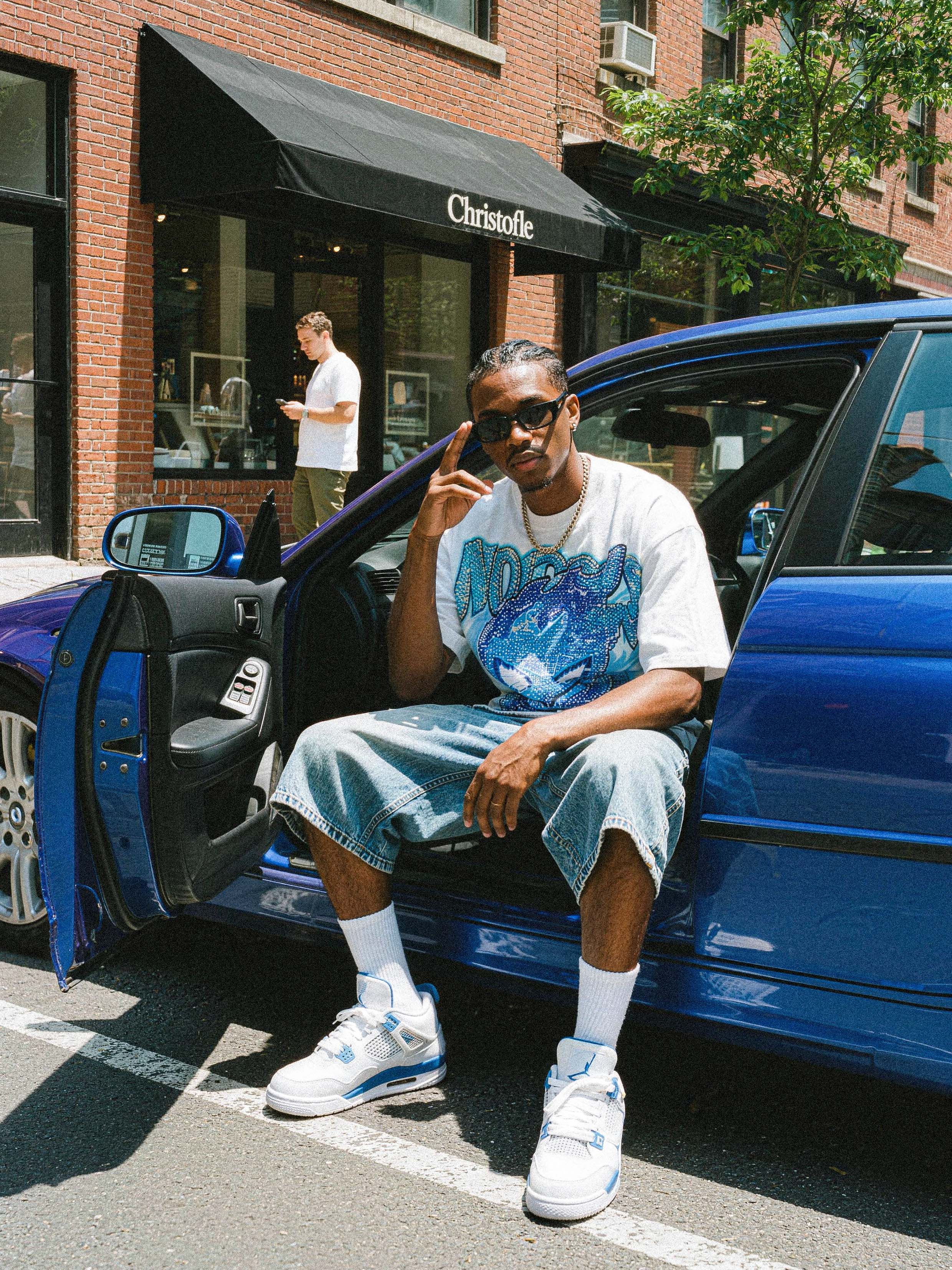 NOISSEY "BLUE ICE FLAME" ICED-OUT CHARACTER ART HEAVYWEIGHT T-SHIRT