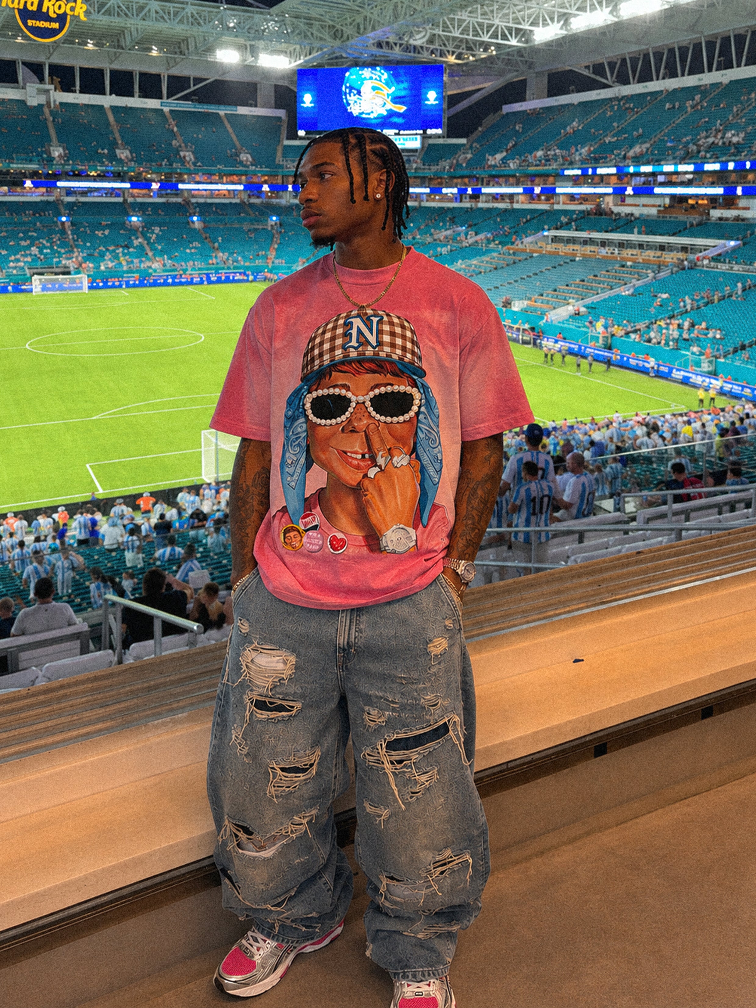 NOISSEY "Newman Defiance" Graphic Oversized Tee - Bubblegum Pink