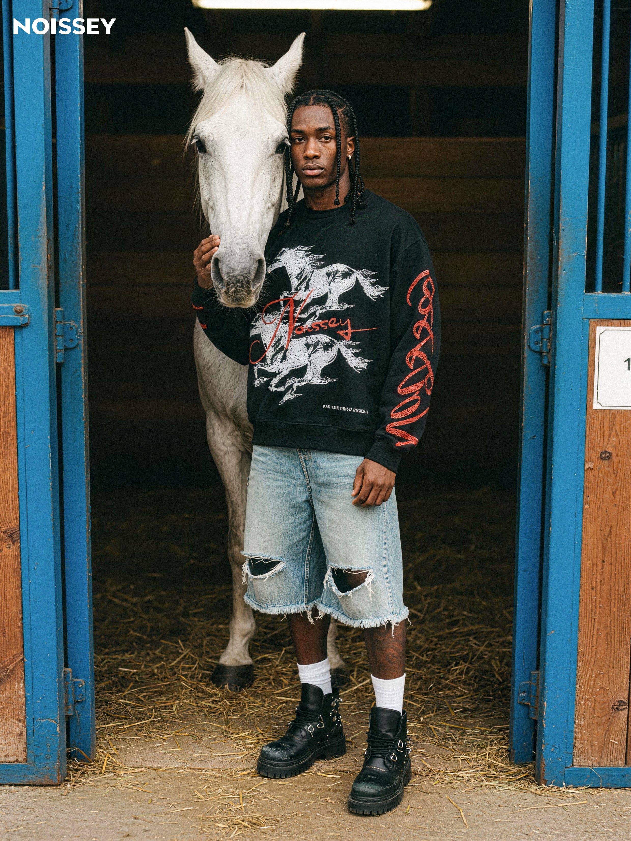 NOISSEY GALLOPING HORSES - GLITTER GRAPHIC LONG SLEEVE