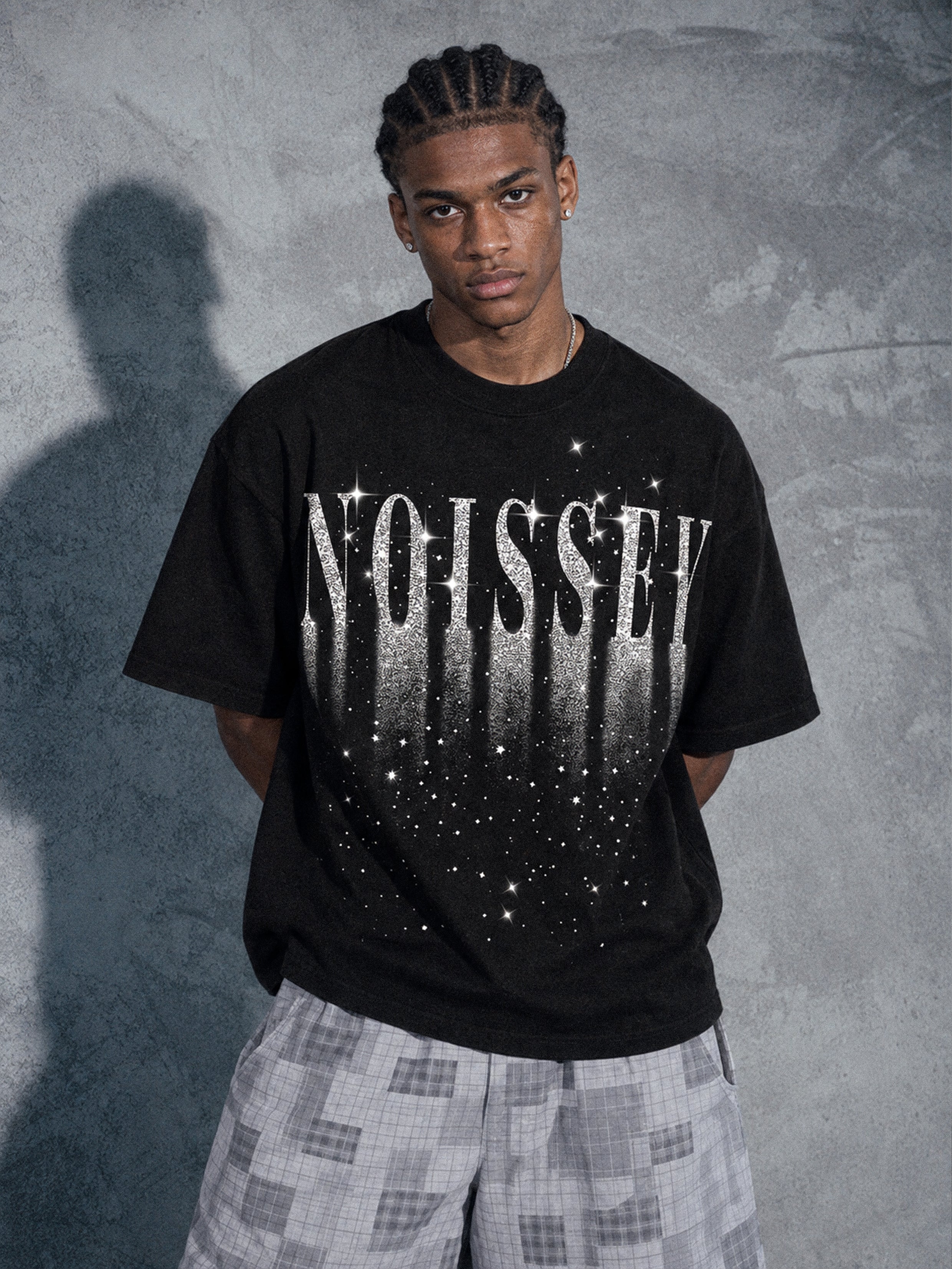 NOISSEY "Starfall" T-shirt pesante con logo del marchio, grafica Sand-Fall e strass